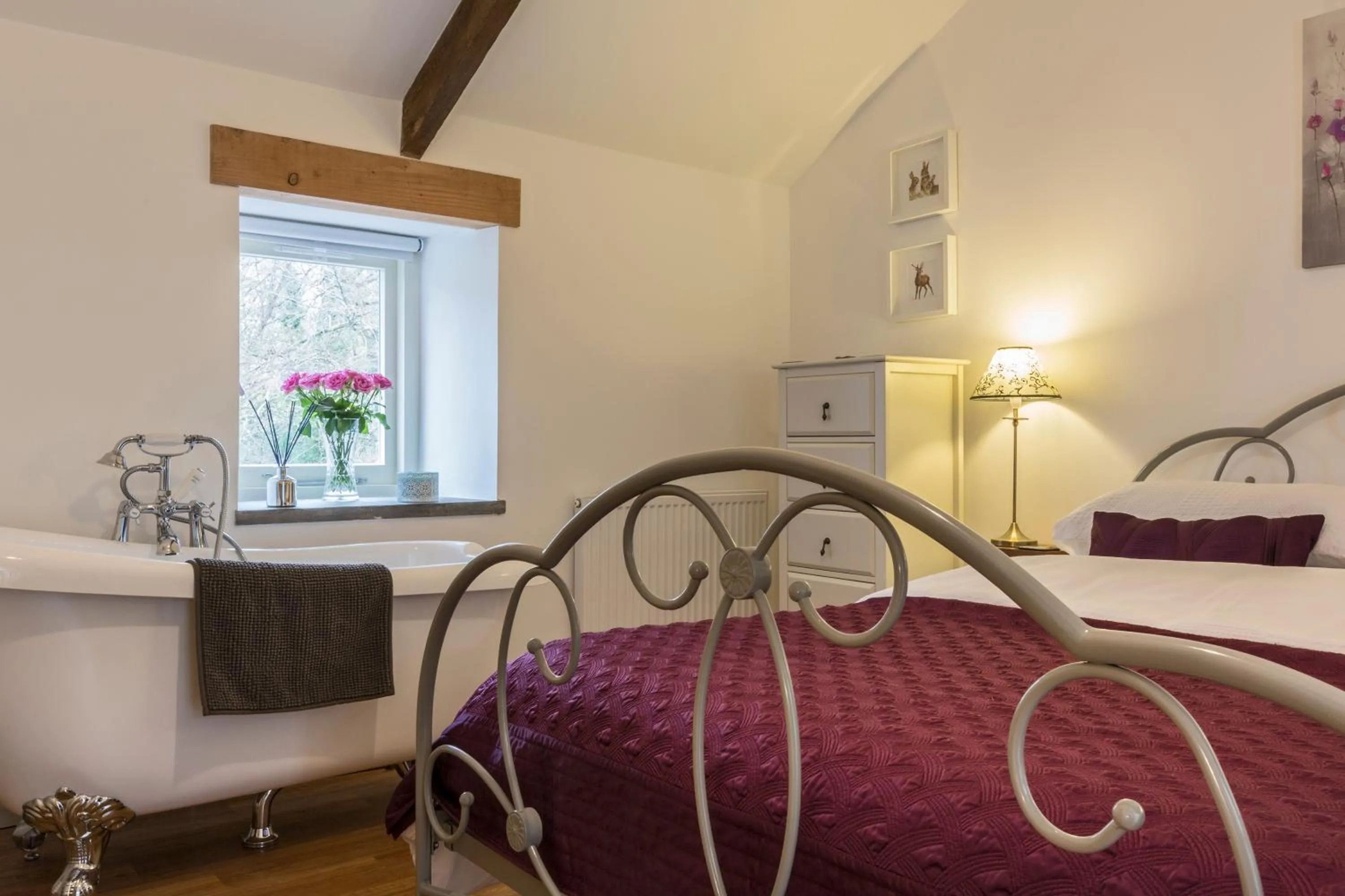 Bedroom, Bed in Red River Stables - Peaceful, beautiful grounds, swimming pool, central location for West Cornwall