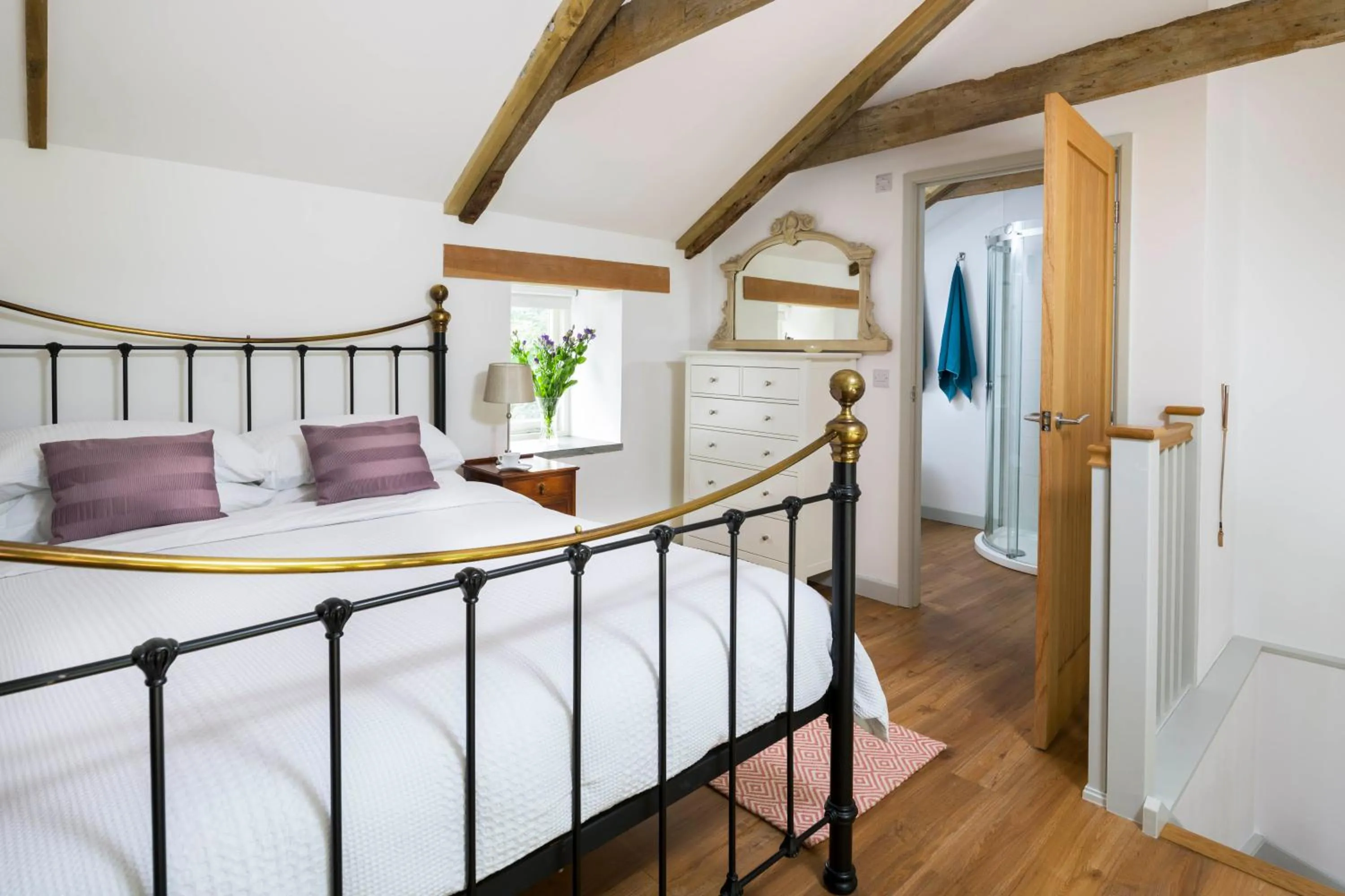 Photo of the whole room, Bed in Red River Stables - Peaceful, beautiful grounds, swimming pool, central location for West Cornwall