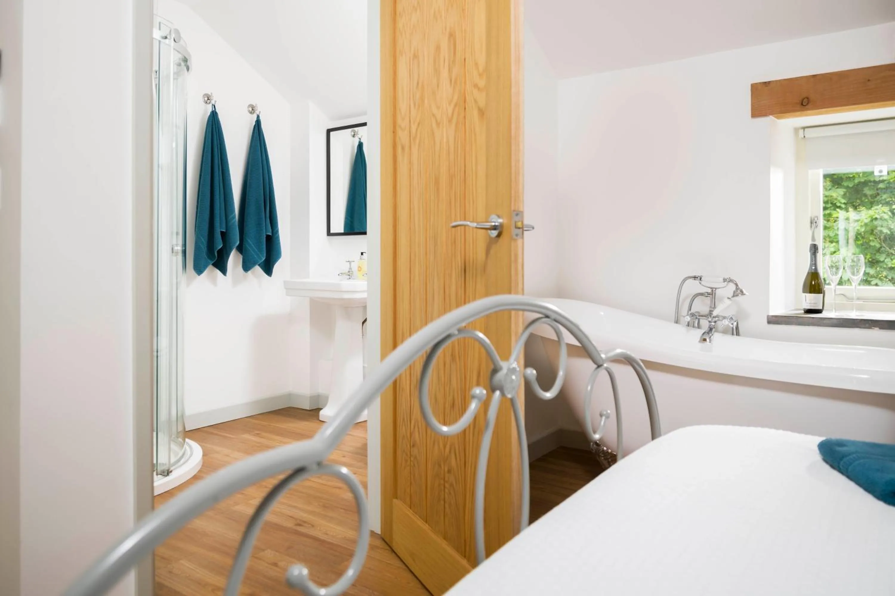 Bed in Red River Stables - Peaceful, beautiful grounds, swimming pool, central location for West Cornwall