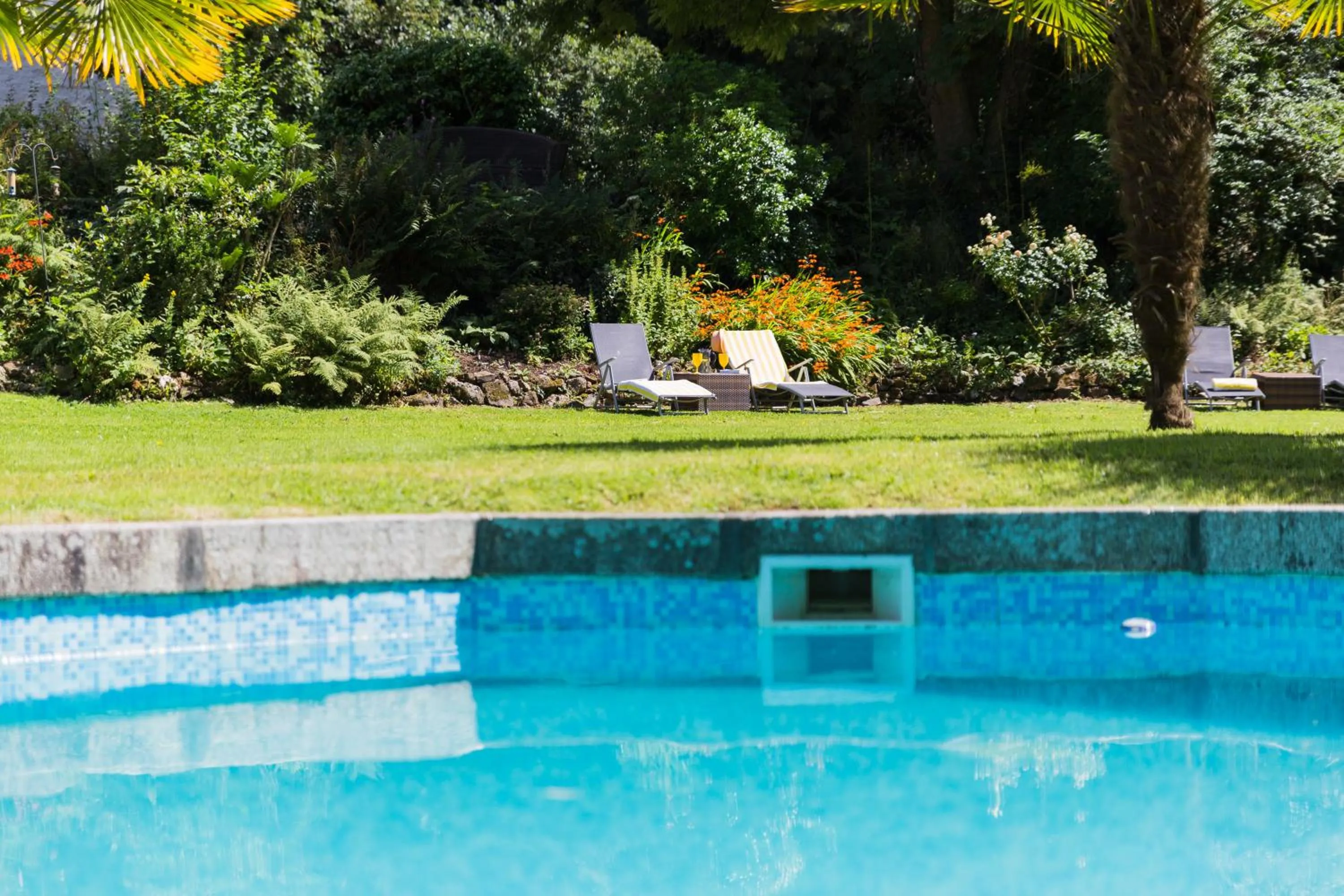 Property building in Red River Stables - Peaceful, beautiful grounds, swimming pool, central location for West Cornwall