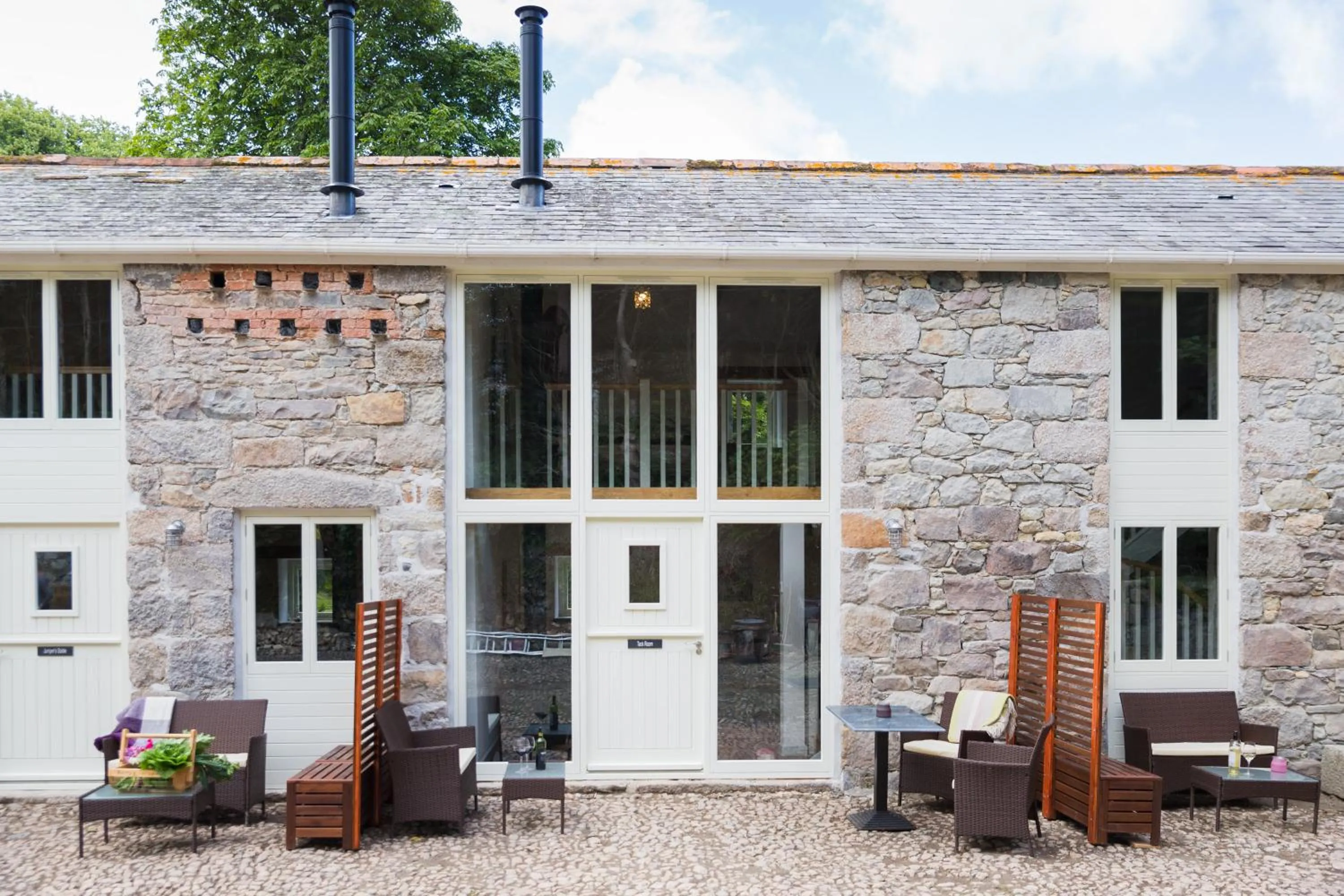 Patio in Red River Stables - Peaceful, beautiful grounds, swimming pool, central location for West Cornwall