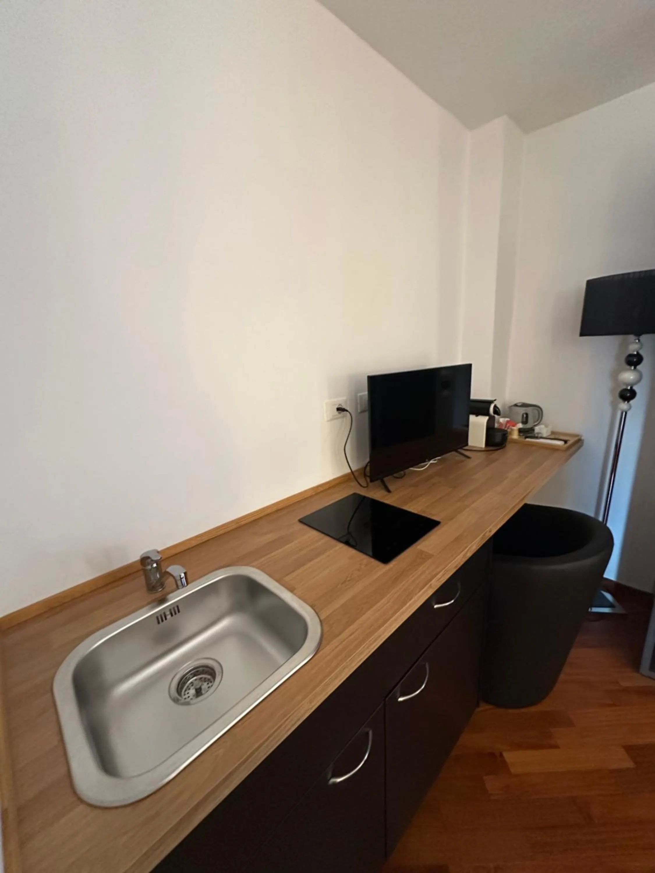 kitchen in Vatican QG Rooms