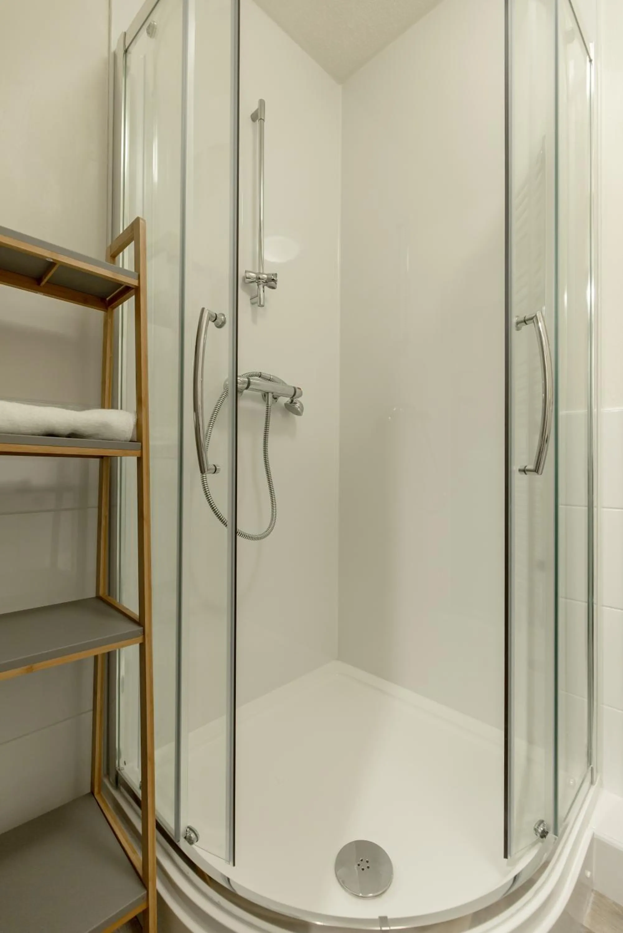 Shower in The Wee Thistle