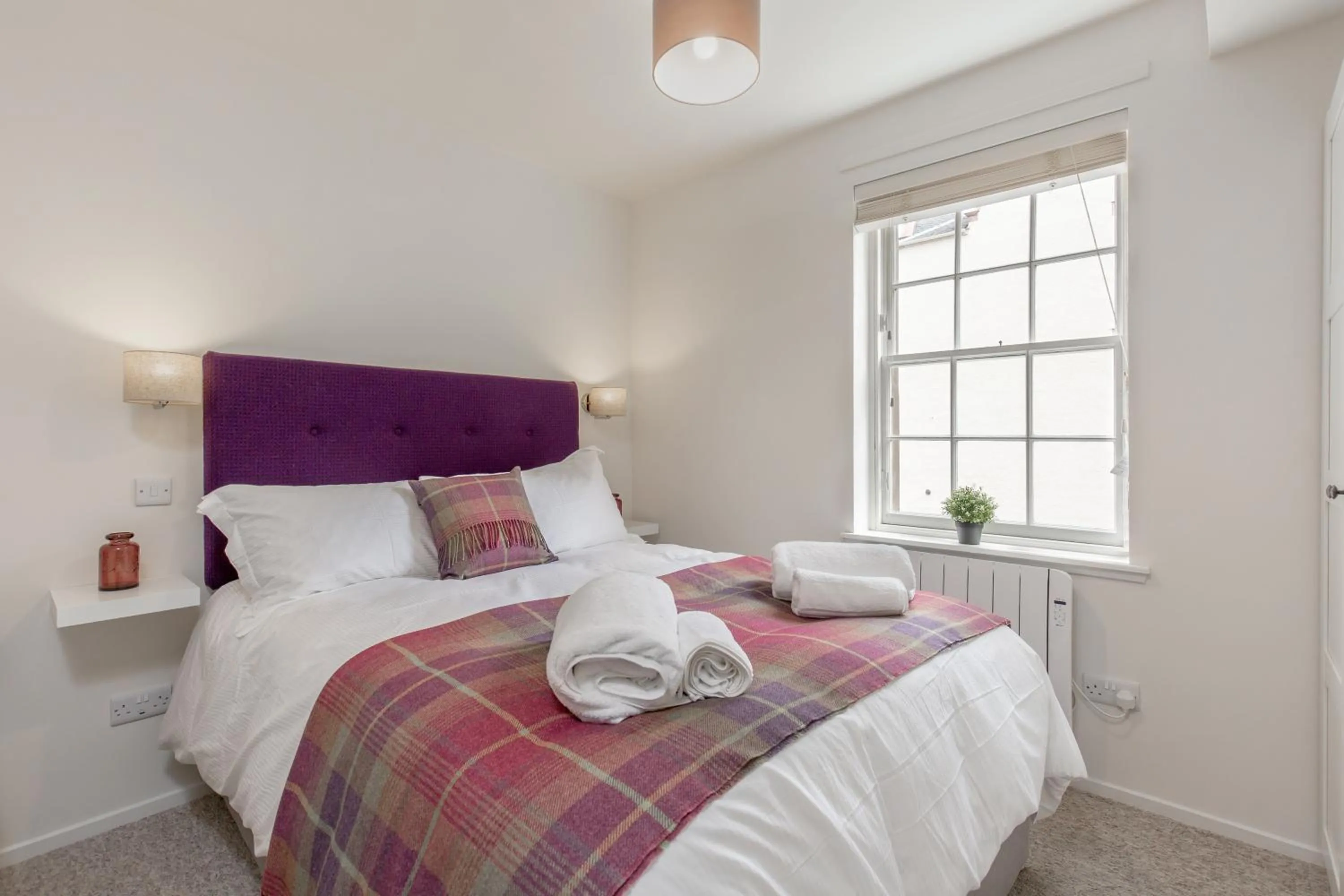 Bedroom, Bed in The Wee Thistle