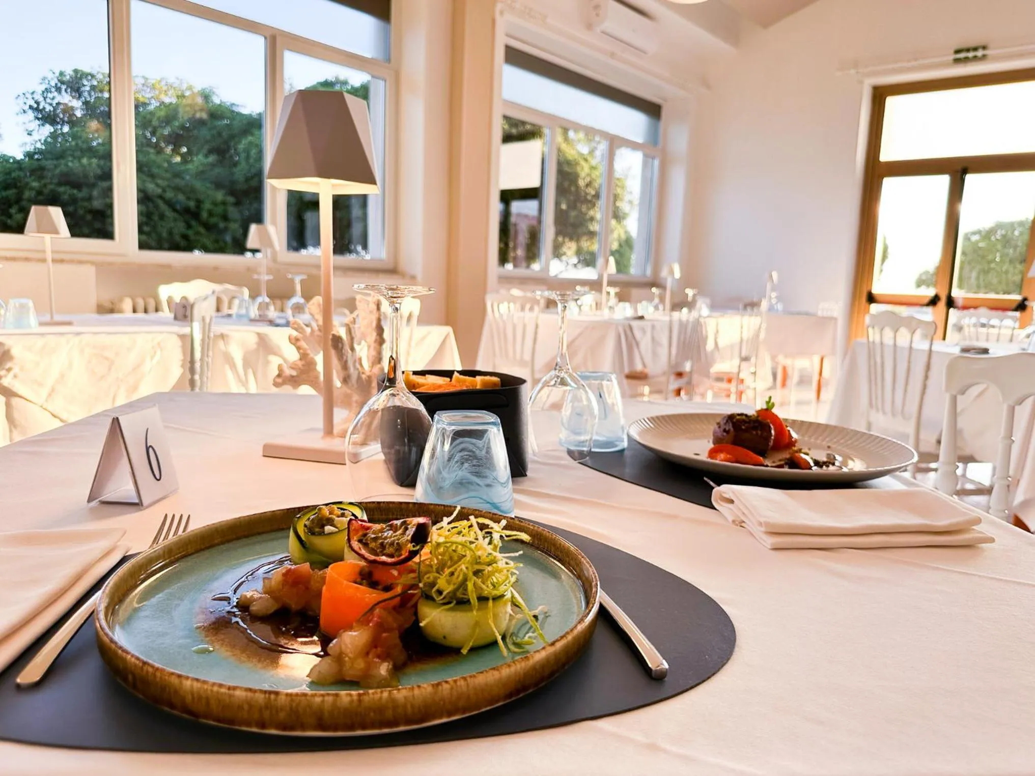 Restaurant/places to eat in Villa MG Hotel