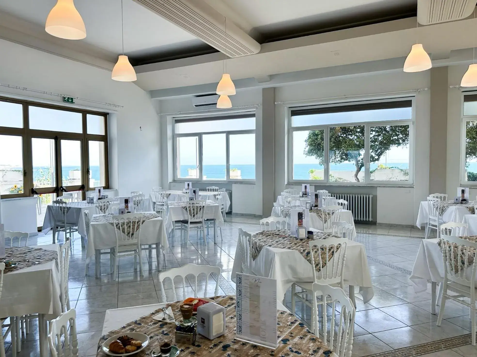 Restaurant/places to eat in Villa MG Hotel Restaurant/places to eat in Villa MG Hotel