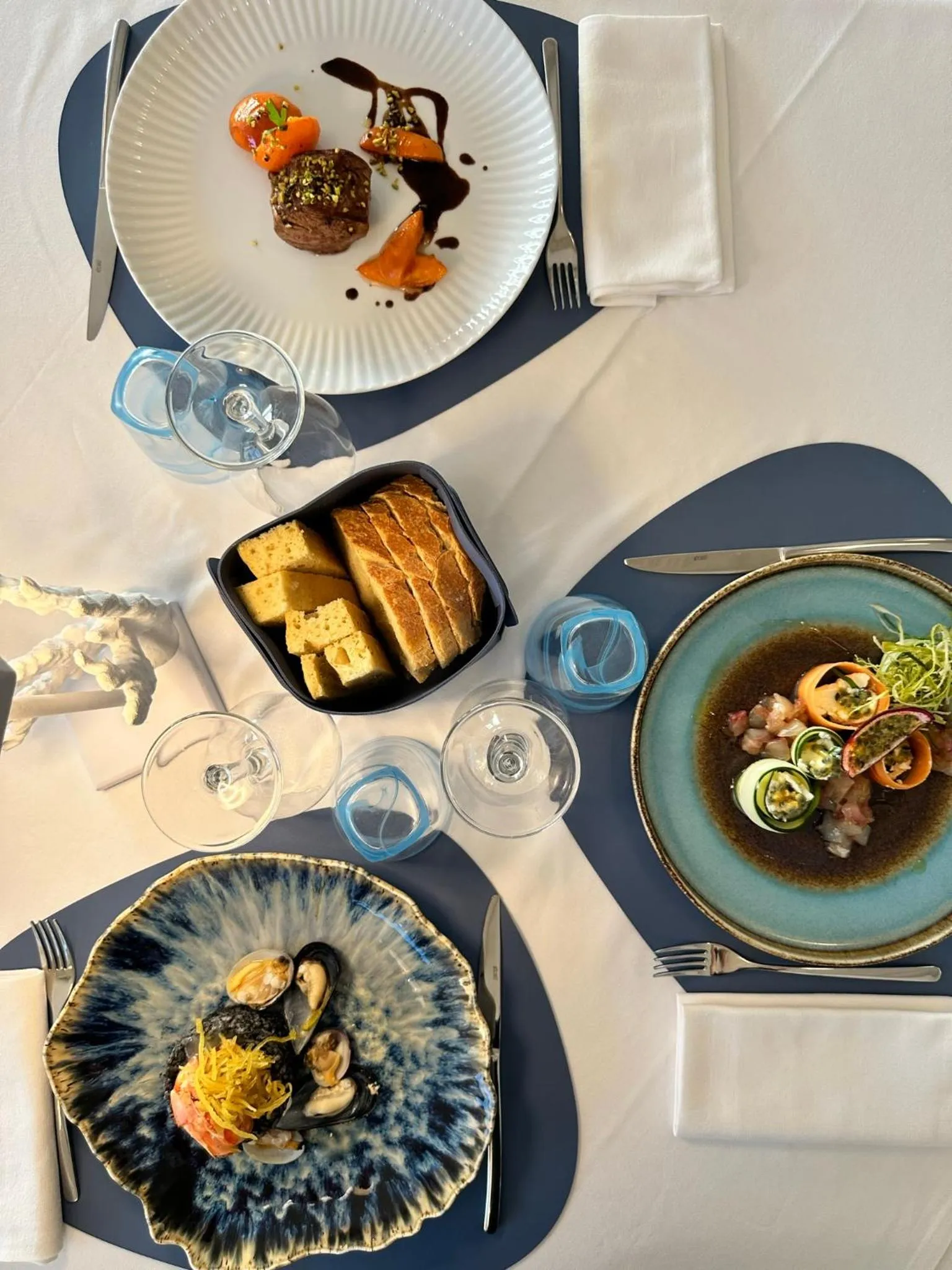 Restaurant/places to eat in Villa MG Hotel