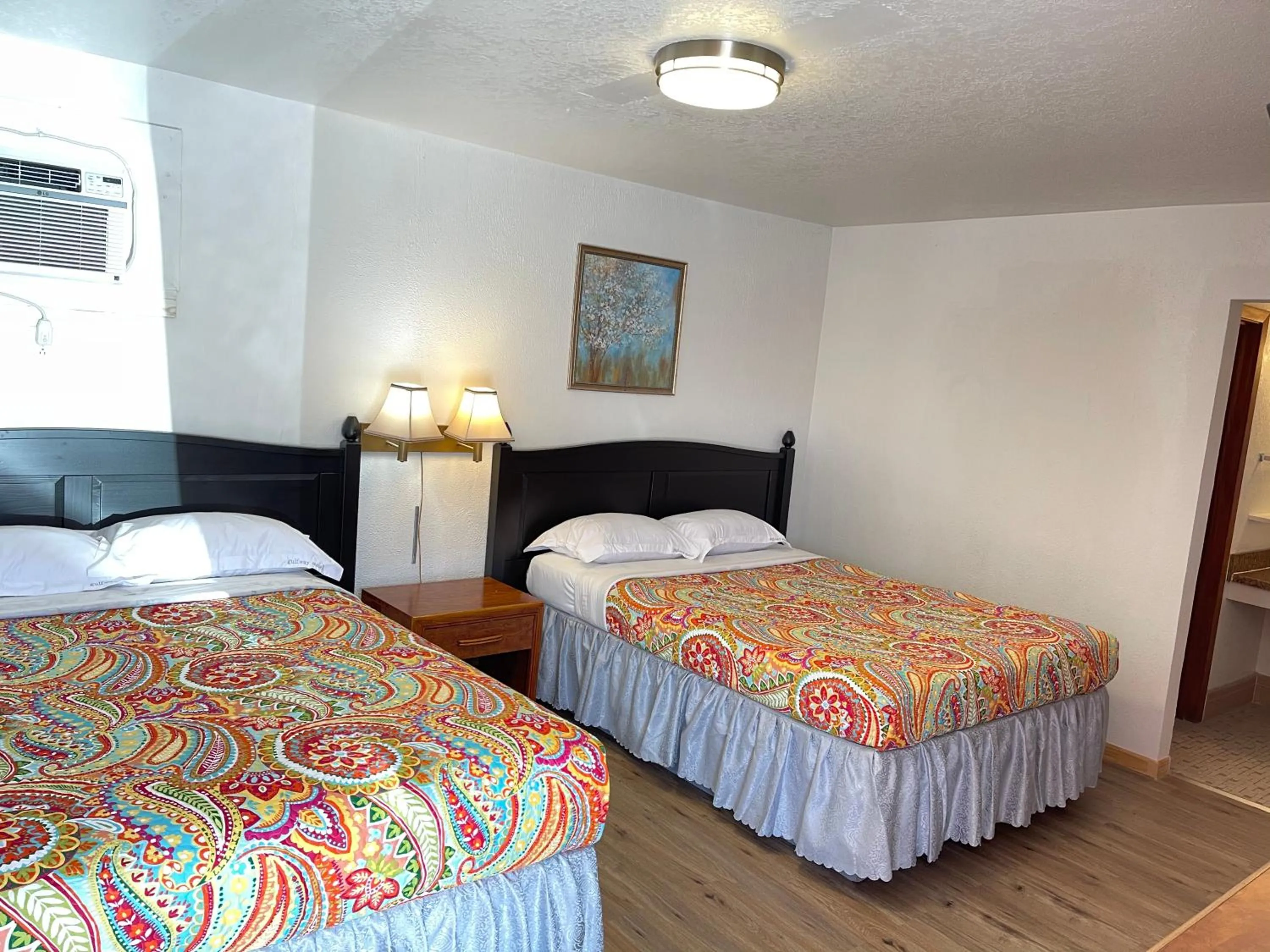 Bed in Gulfway Motel and Restaurant