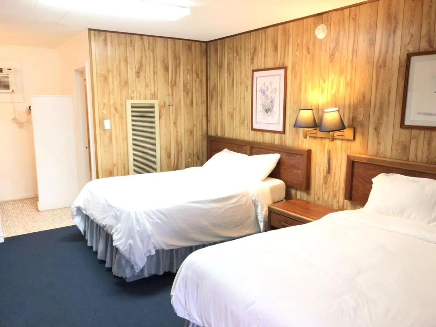 Bed in Gulfway Motel and Restaurant