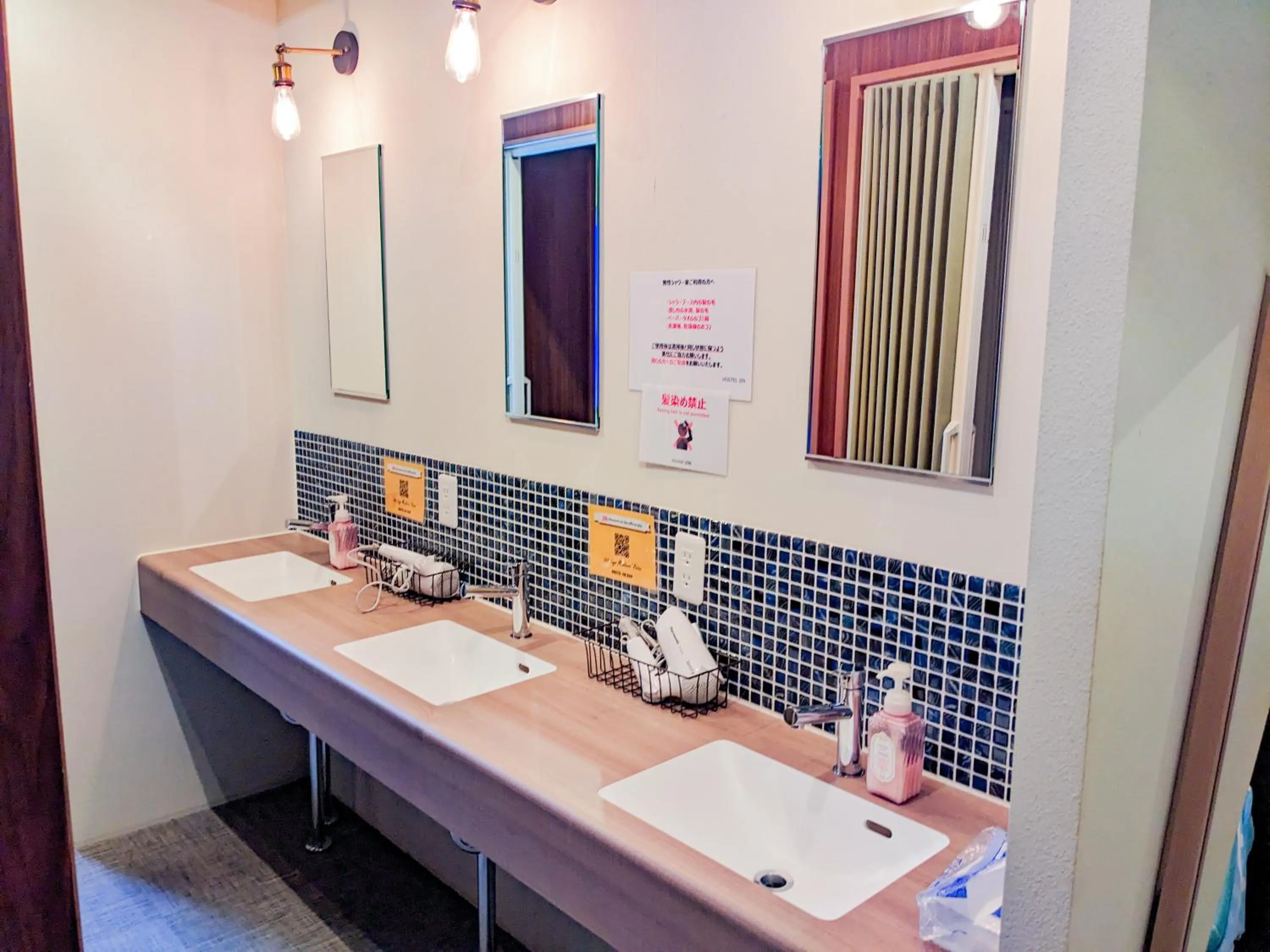 Shower in Hostel JIN