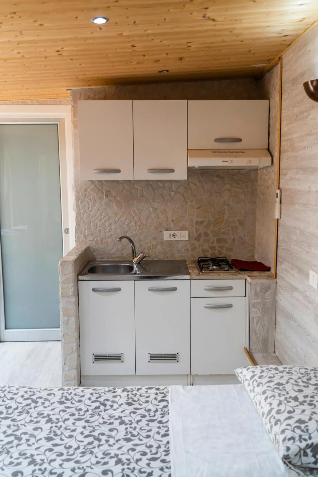 Kitchen or kitchenette in Domus Vesuvia