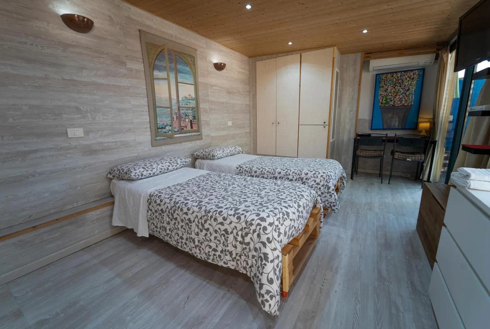 Photo of the whole room, Bed in Domus Vesuvia