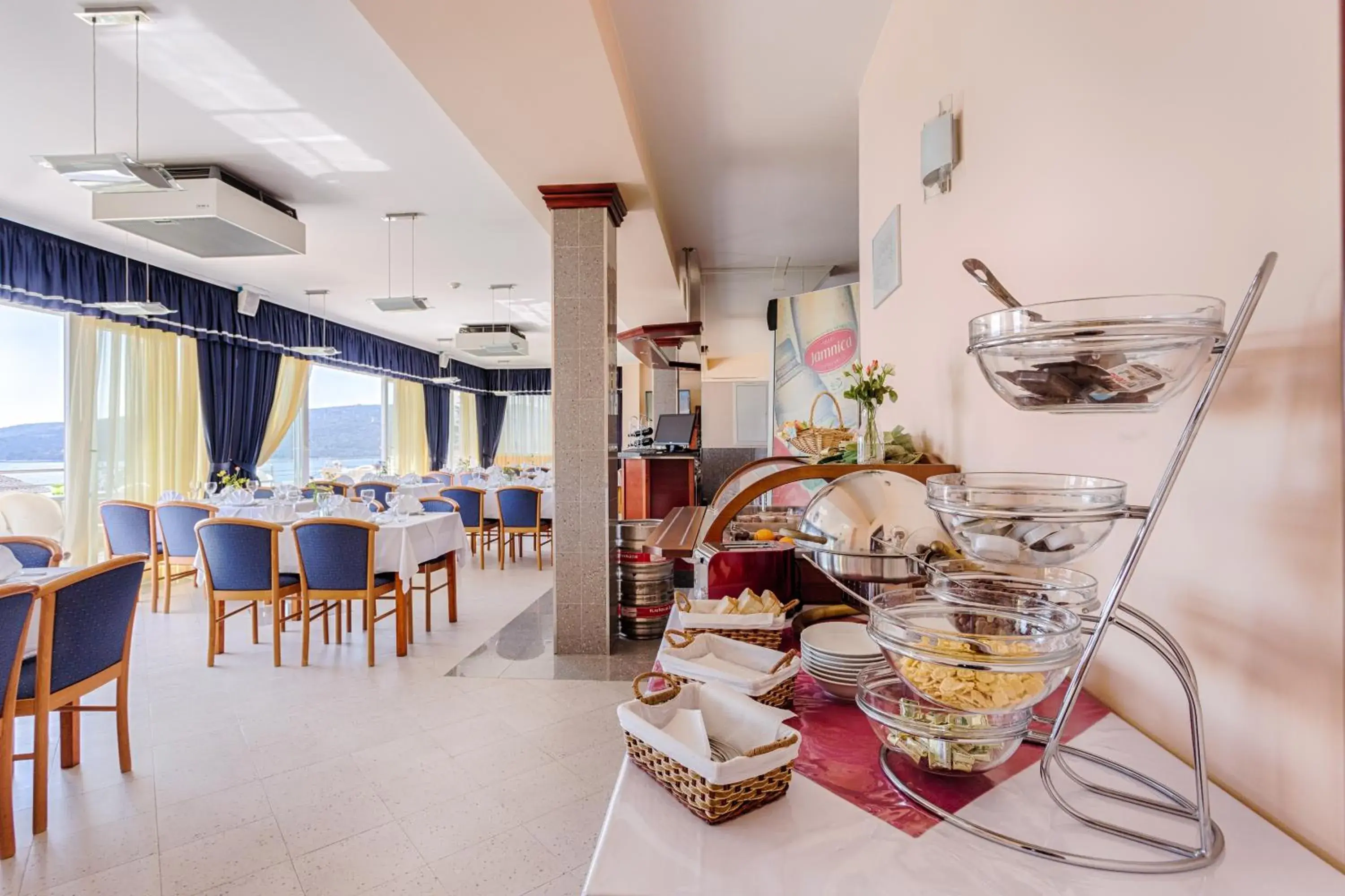 Restaurant/places to eat in Hotel Viktorija Restaurant/places to eat in Hotel Viktorija