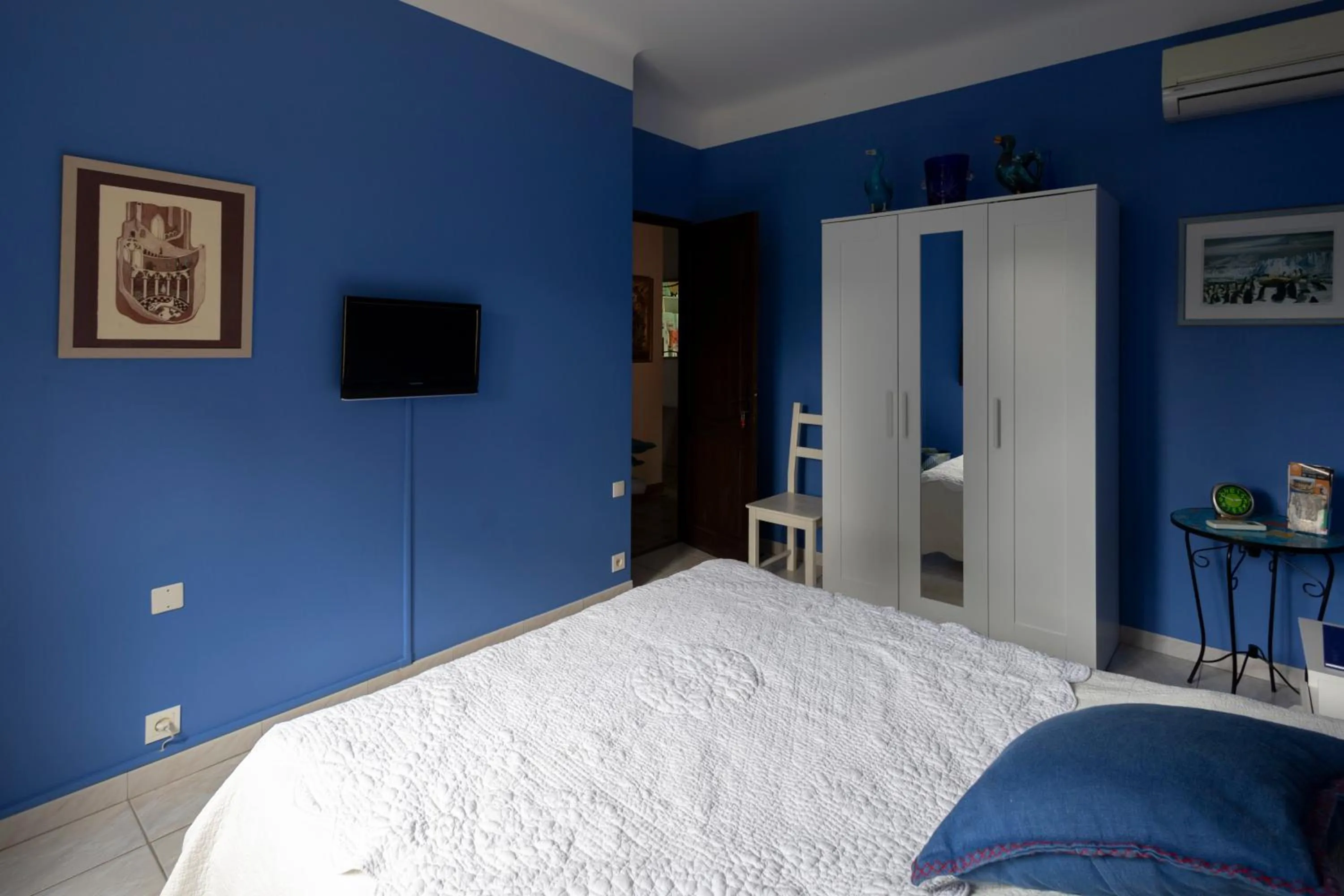 Bedroom, Bed in Villa Violette