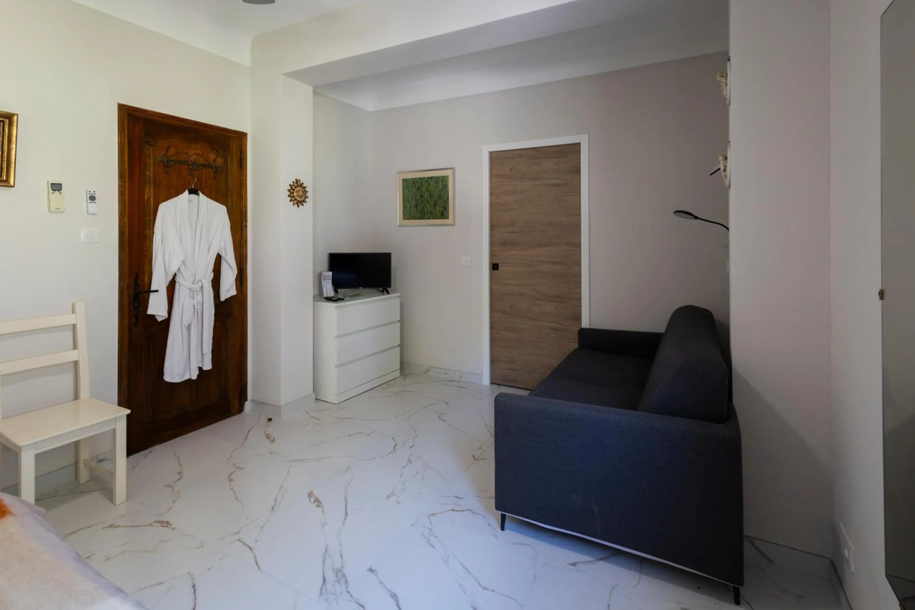 Photo of the whole room in Villa Violette