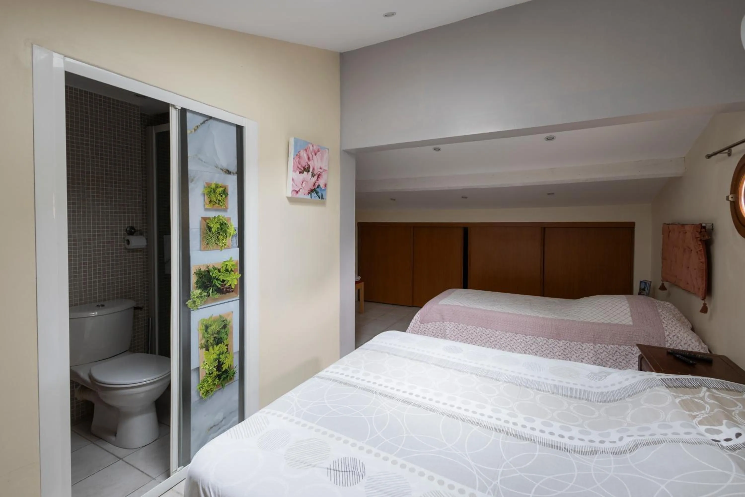 Bedroom, Bed in Villa Violette