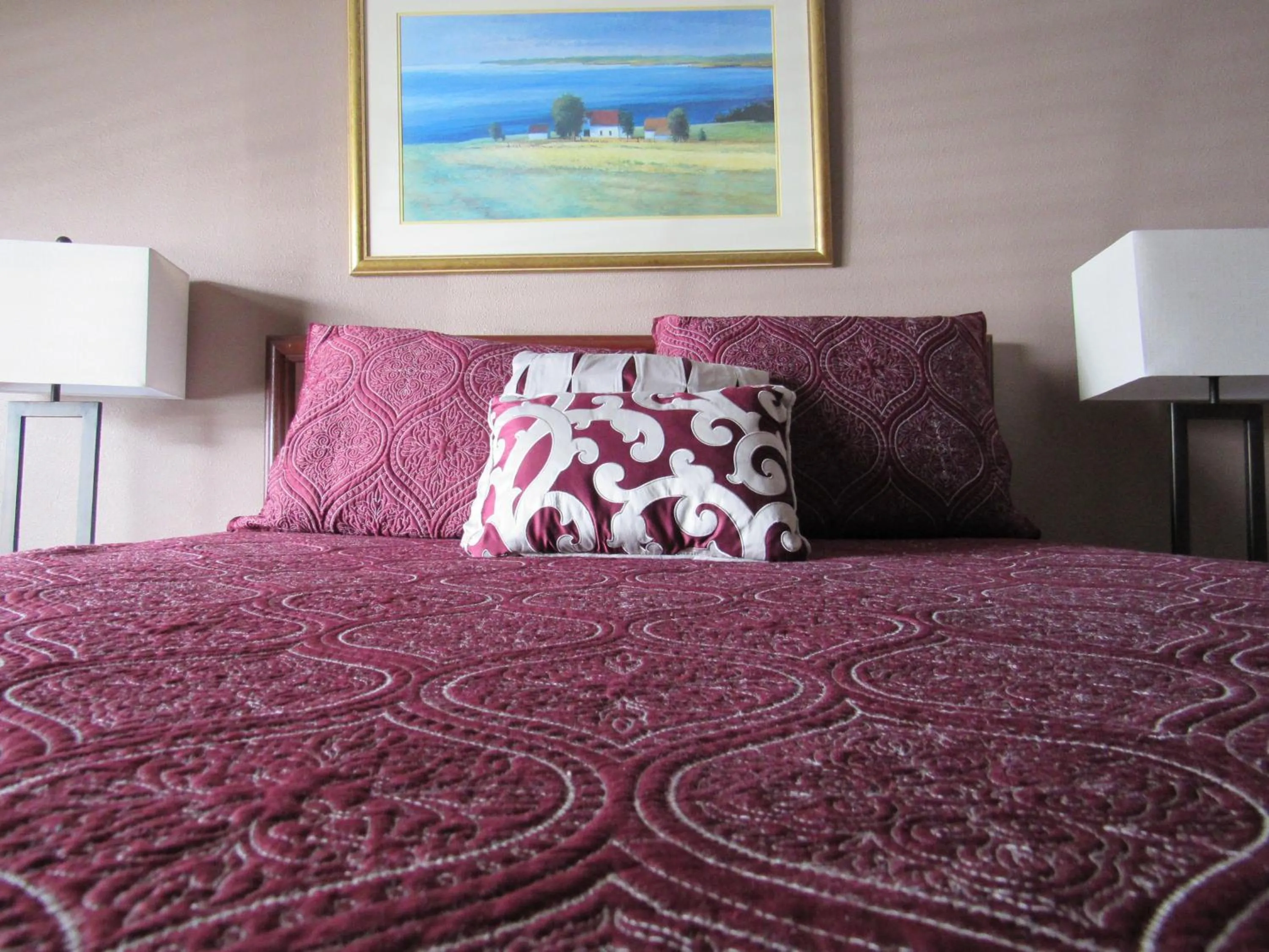 Bed in Captain Cook Inn