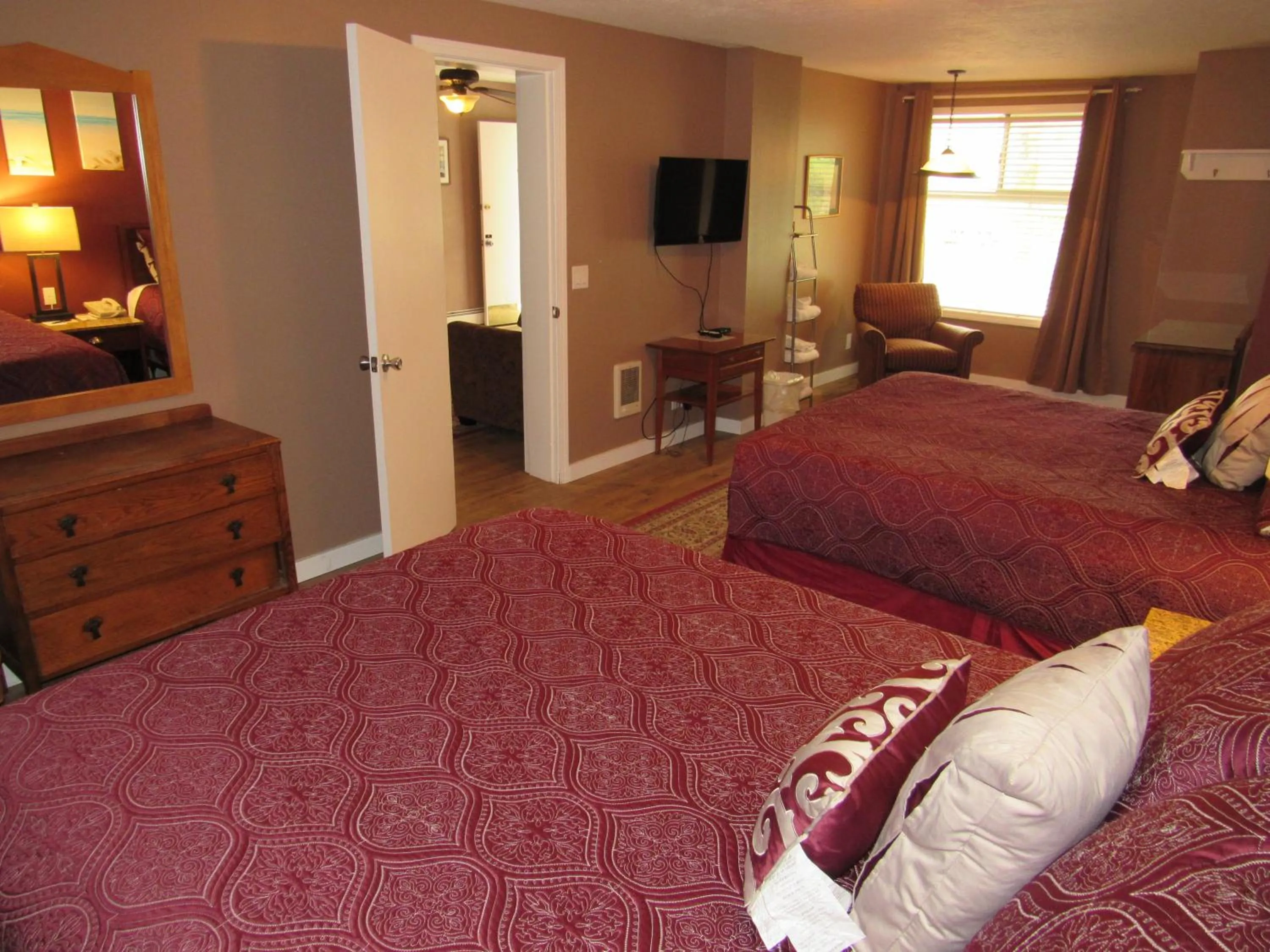 Bed in Captain Cook Inn