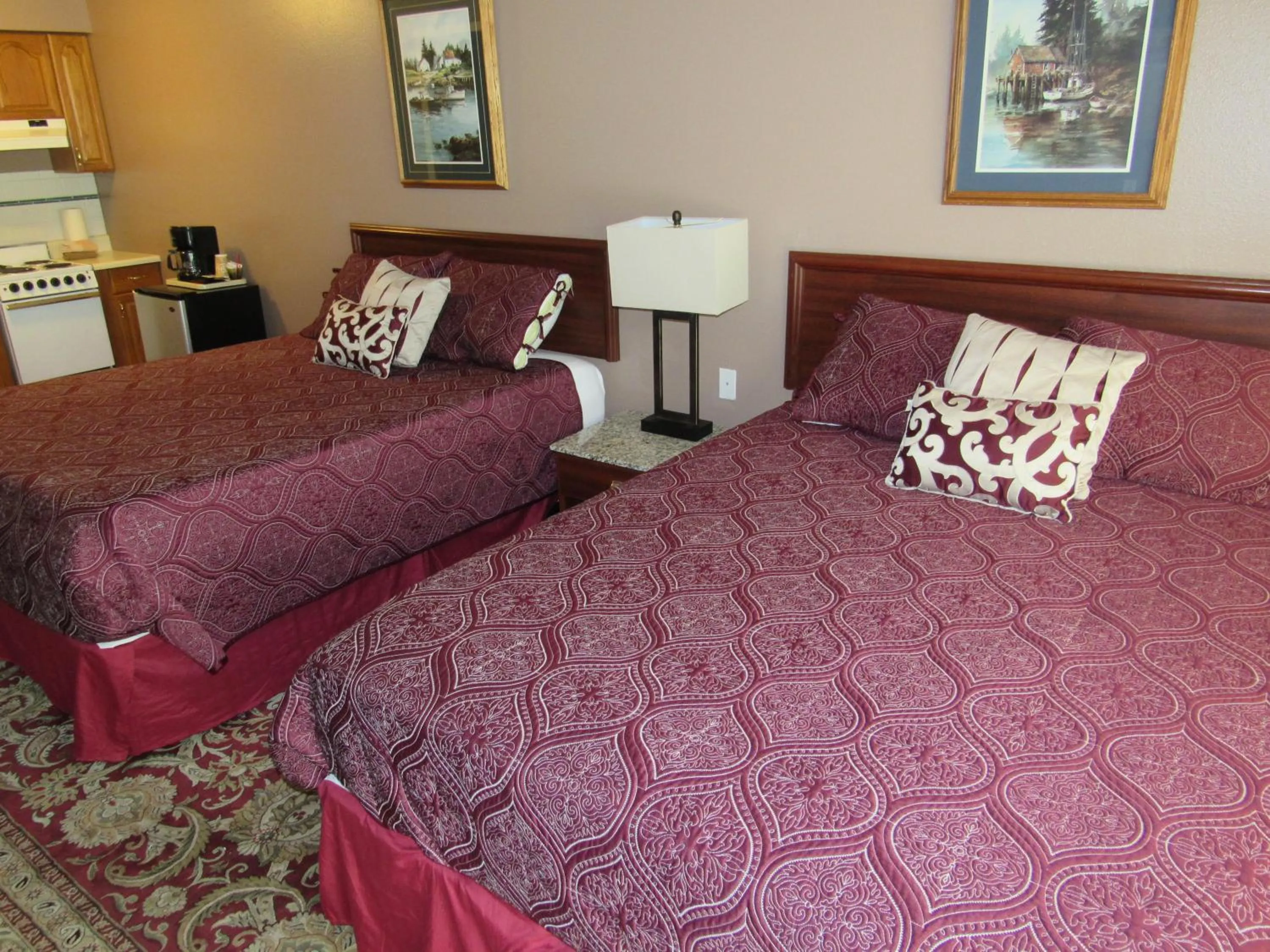 Bed in Captain Cook Inn