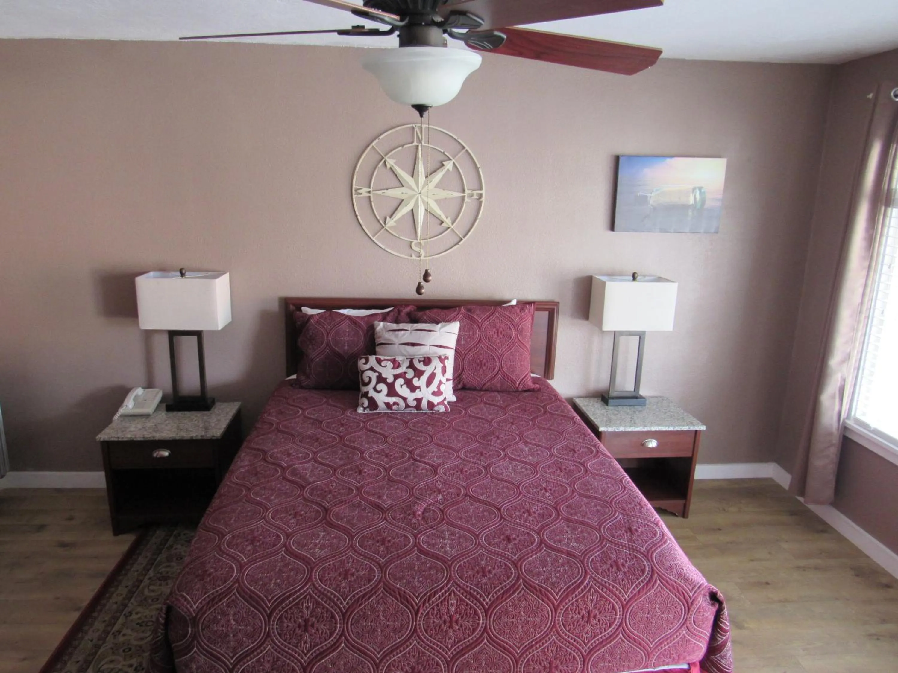 Bed in Captain Cook Inn