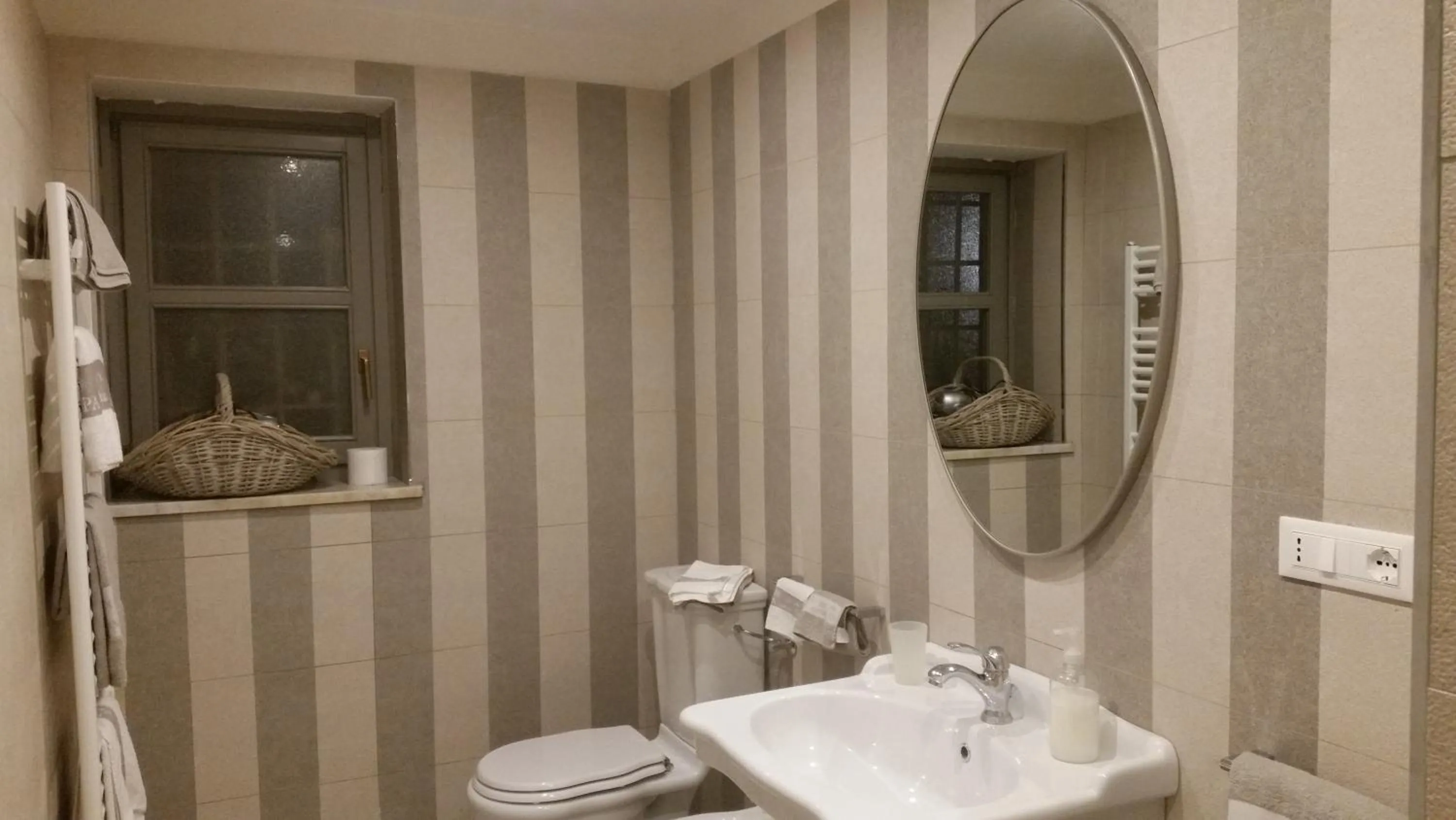 Toilet in Novecento Charming Room