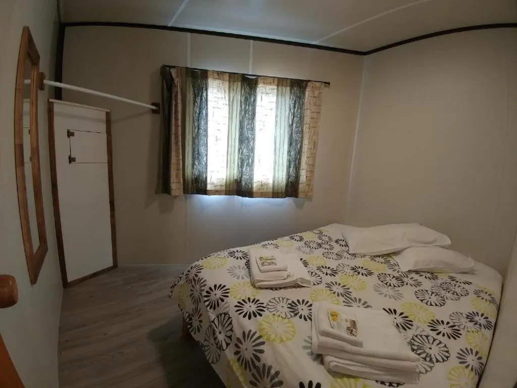 Bed in Pineacres Motel and Park