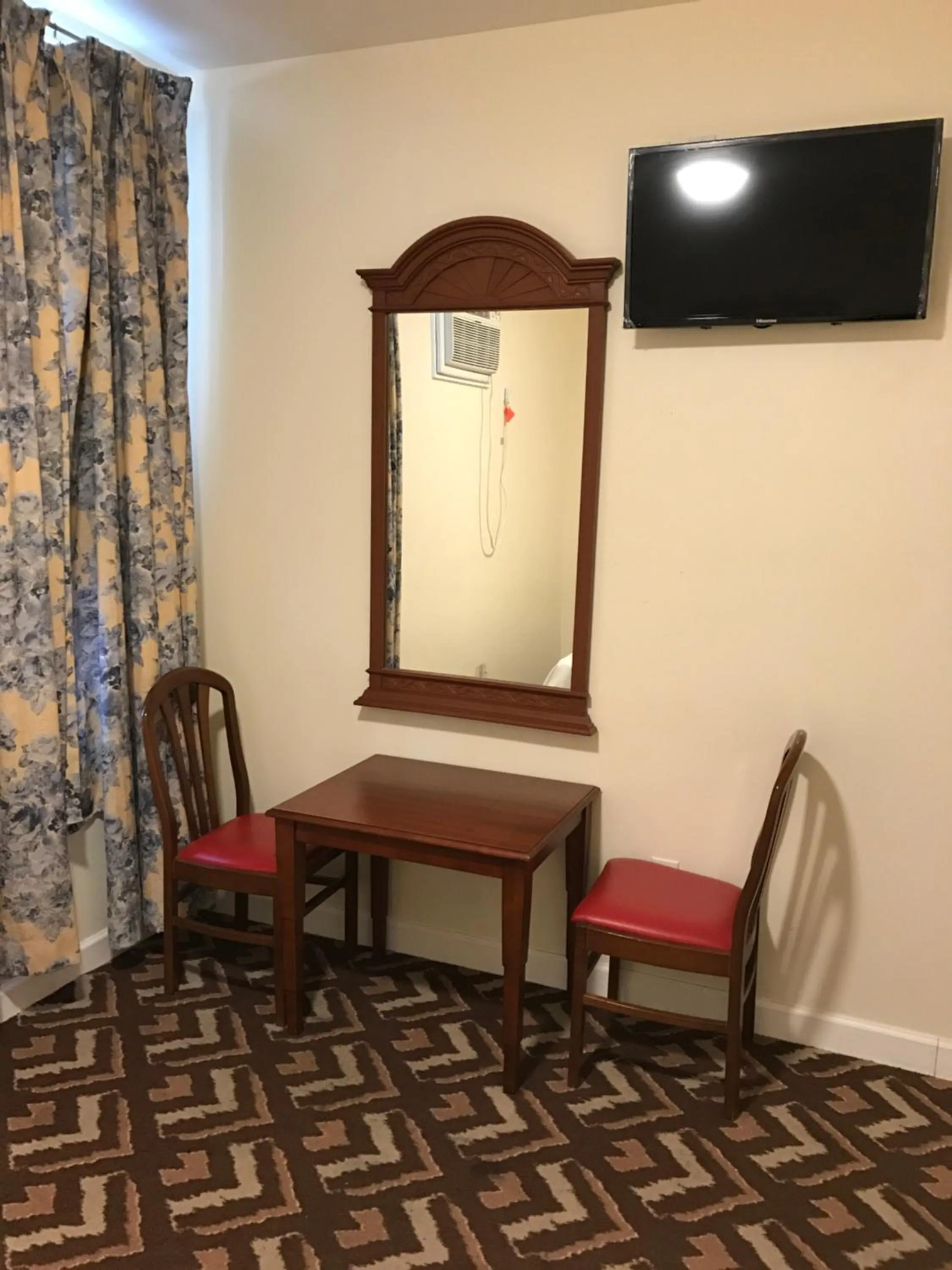 Photo of the whole room in Waterbury Big Apple Motel