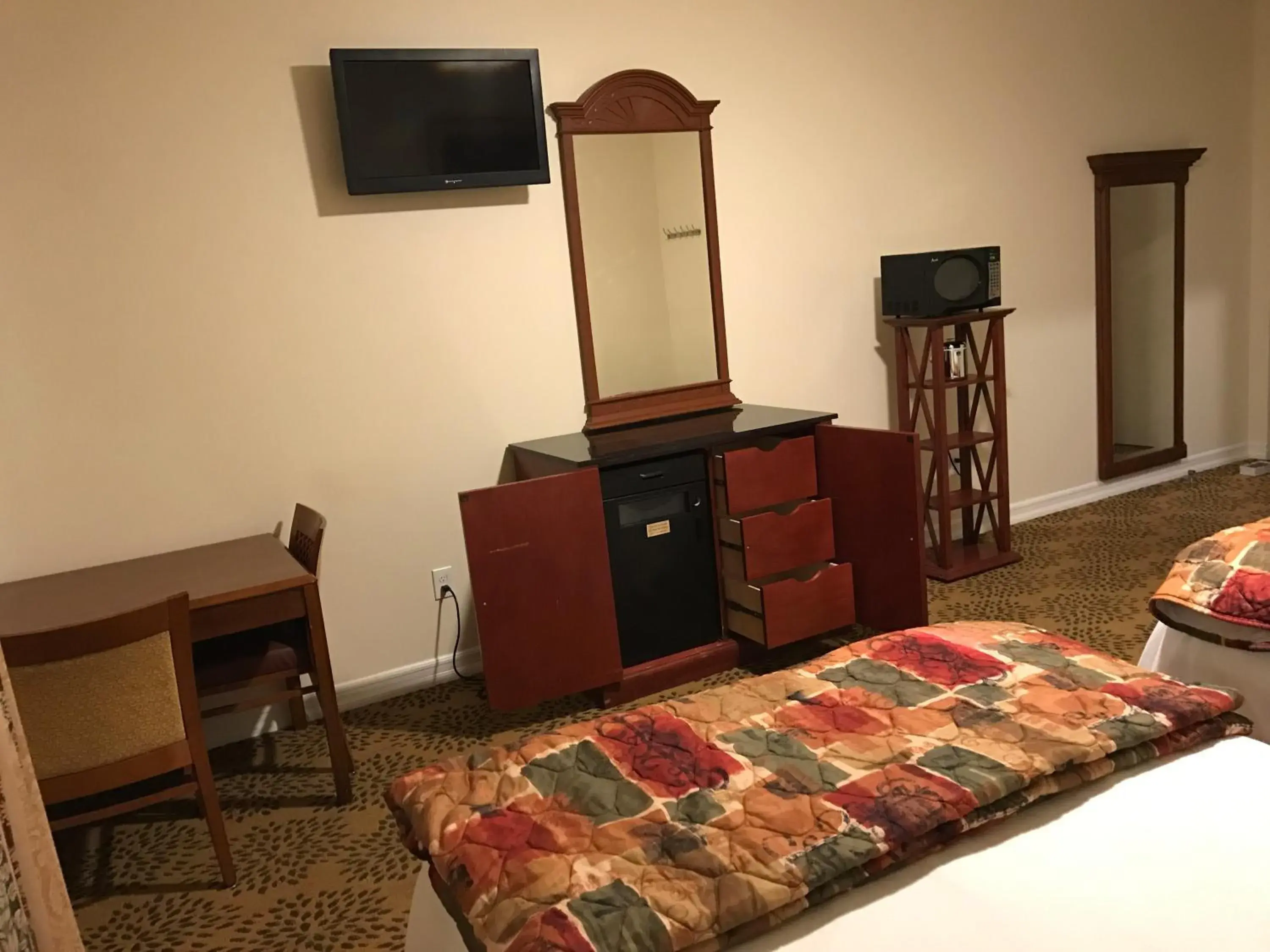 Bedroom, Bed in Waterbury Big Apple Motel Bedroom, Bed in Waterbury Big Apple Motel