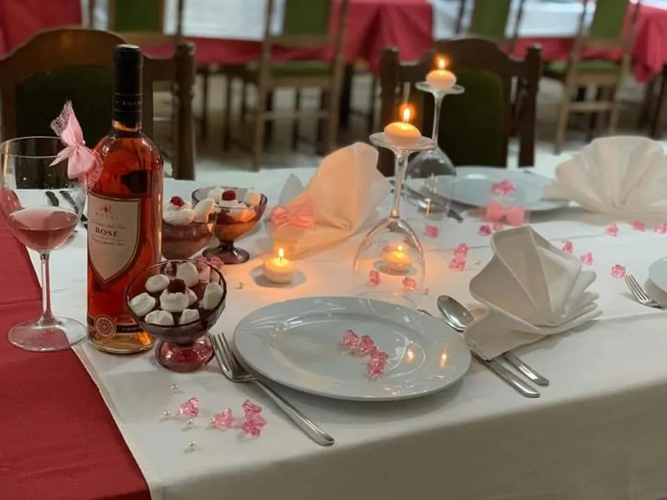 Restaurant/places to eat in Hotel Mirni Kutak