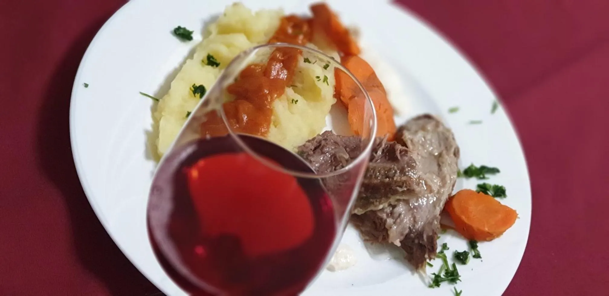 Food and drinks in Hotel Mirni Kutak