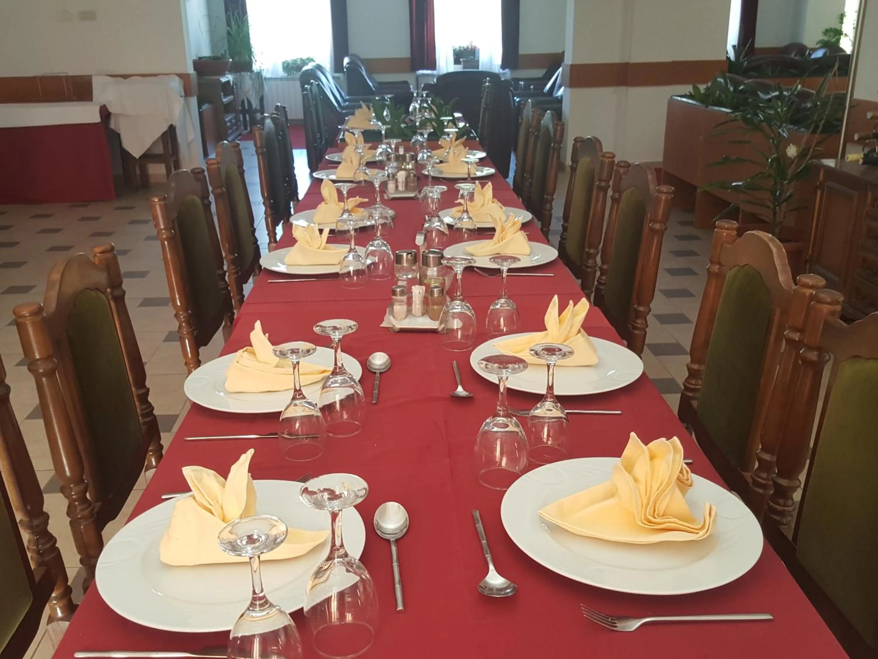 Restaurant/places to eat in Hotel Mirni Kutak