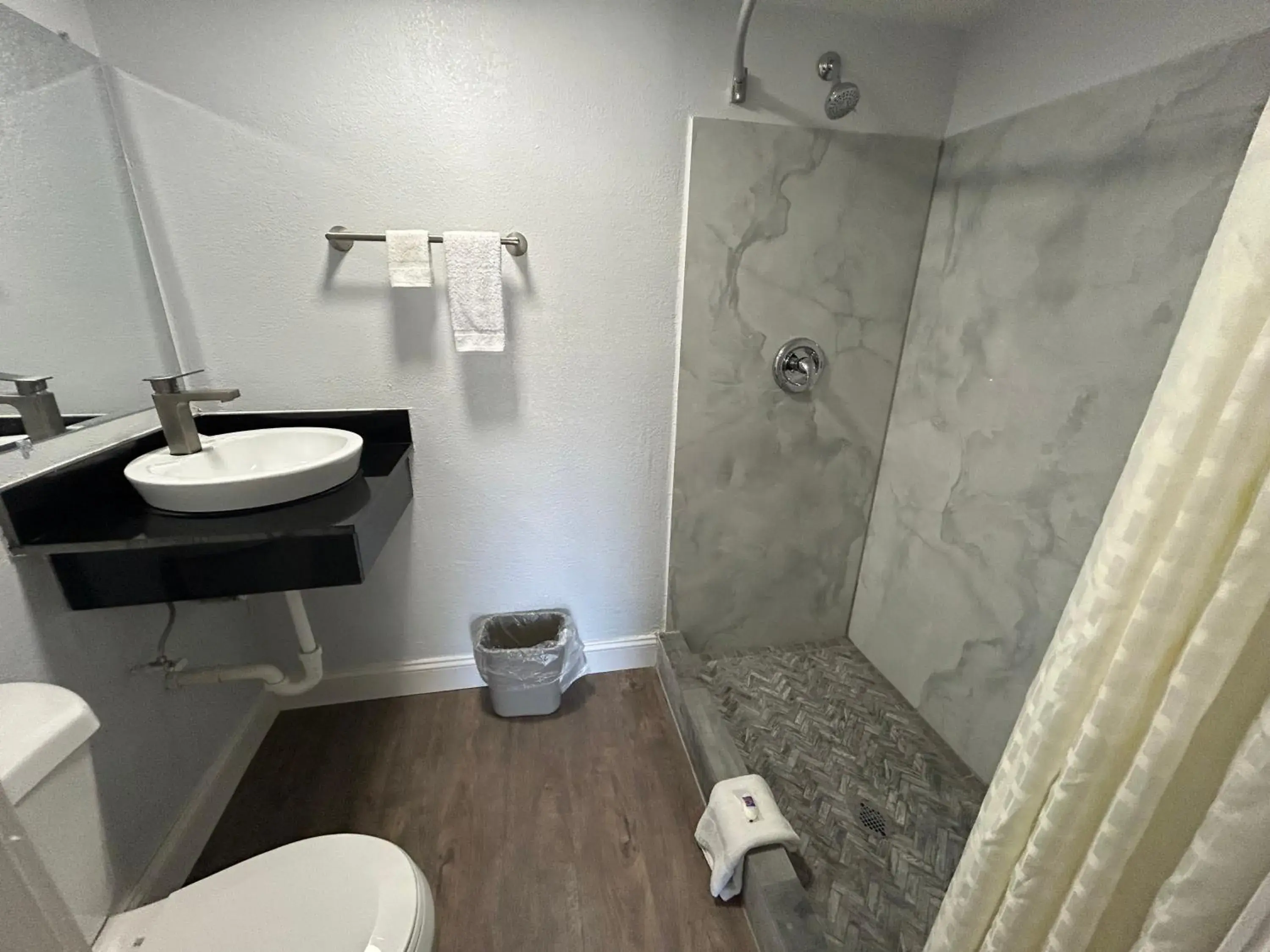 Quadruple Room - Non-Smoking in Motel 6 Ponca City, OK Quadruple Room - Non-Smoking in Motel 6 Ponca City, OK