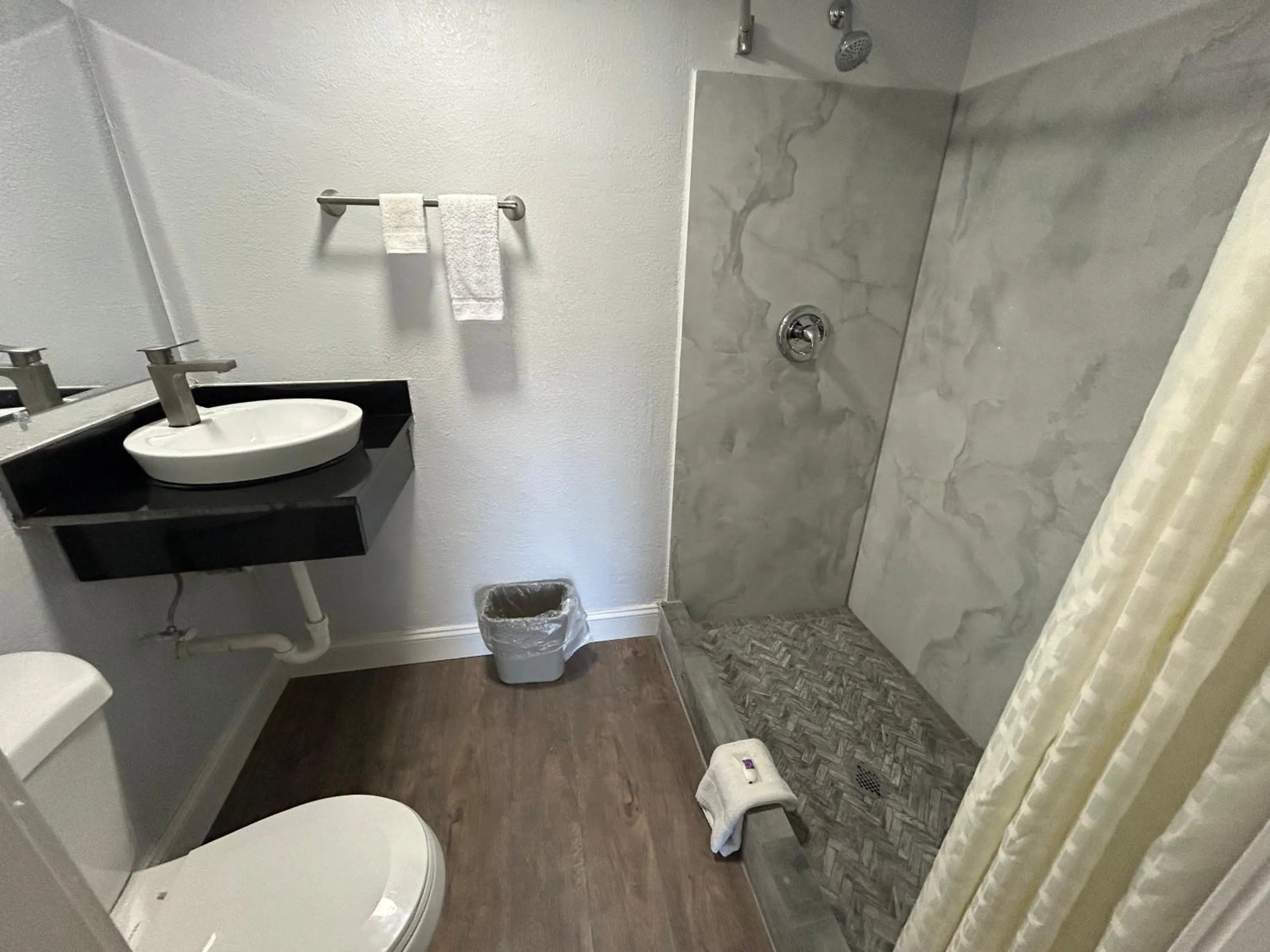 Bathroom in Motel 6 Ponca City, OK