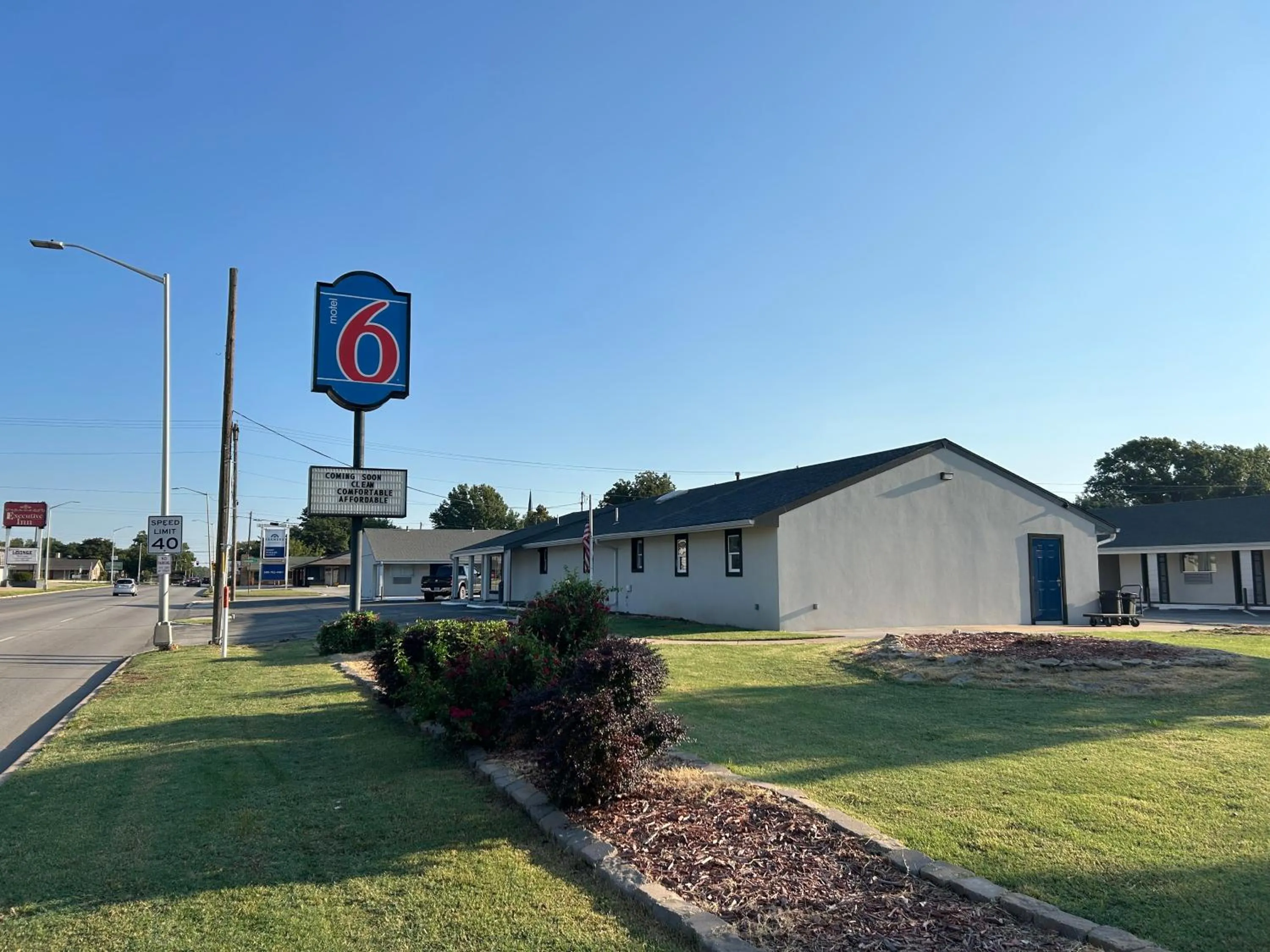 Property building in Motel 6 Ponca City, OK