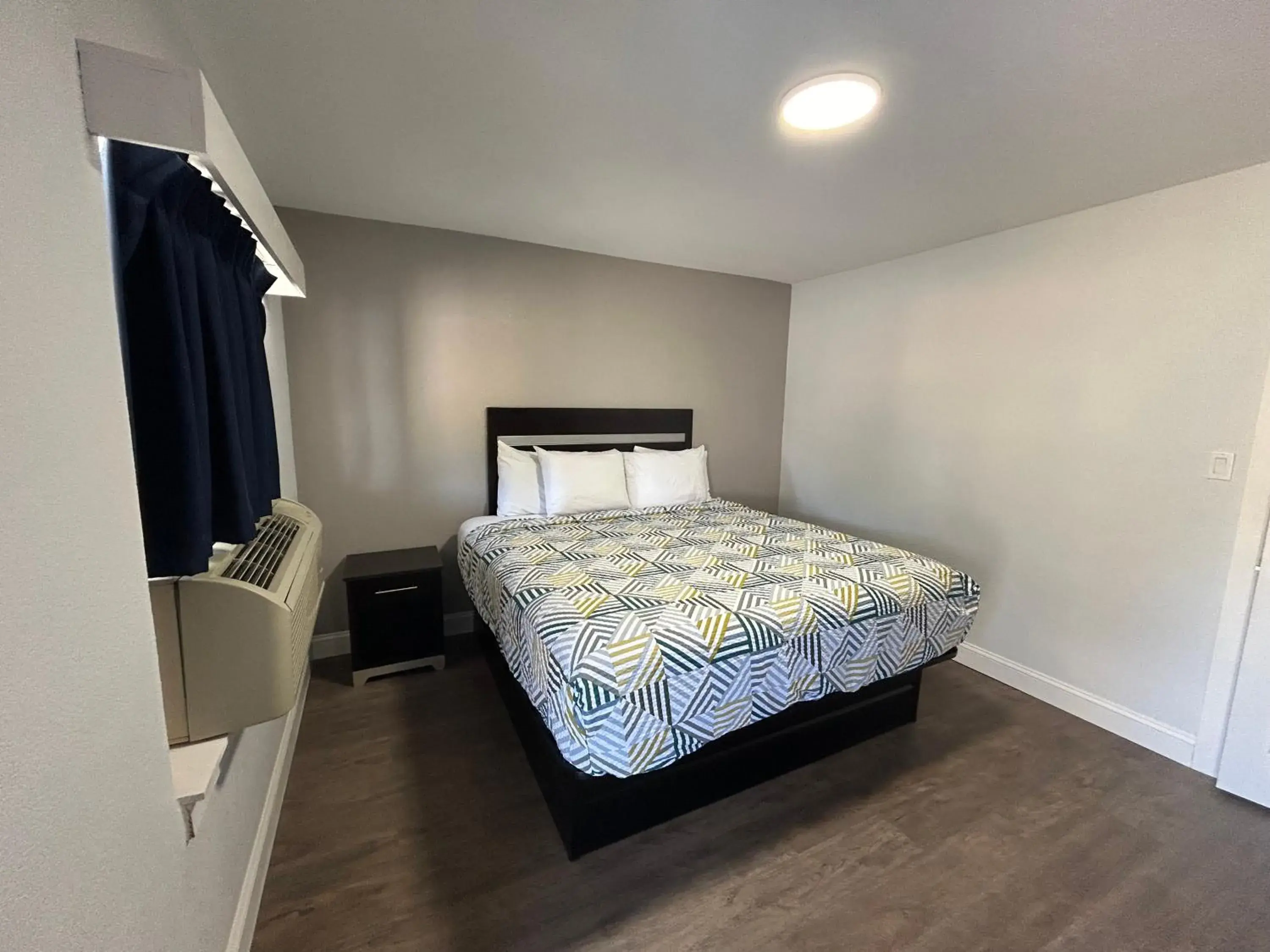 King Room - Non-Smoking in Motel 6 Ponca City, OK King Room - Non-Smoking in Motel 6 Ponca City, OK