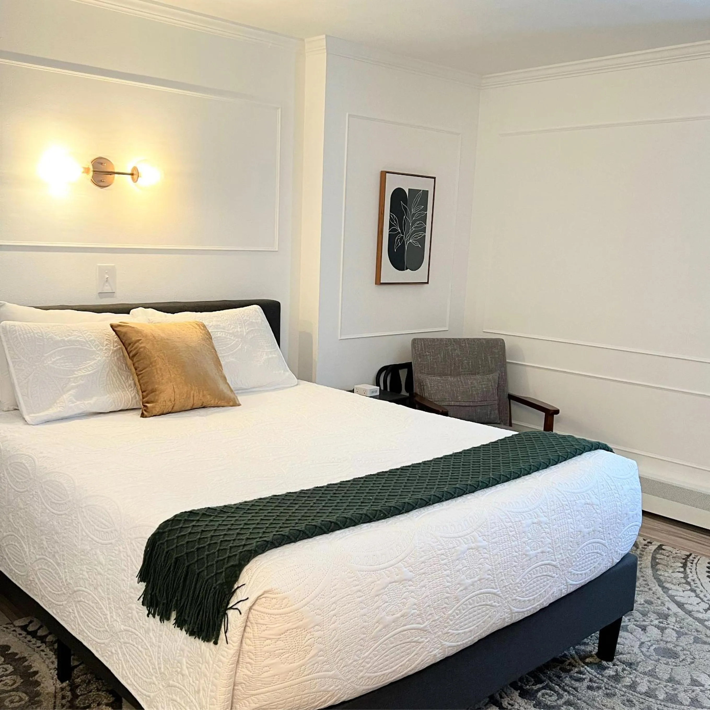 Queen Room in The Brooks Hotel Restaurant and Lounge
