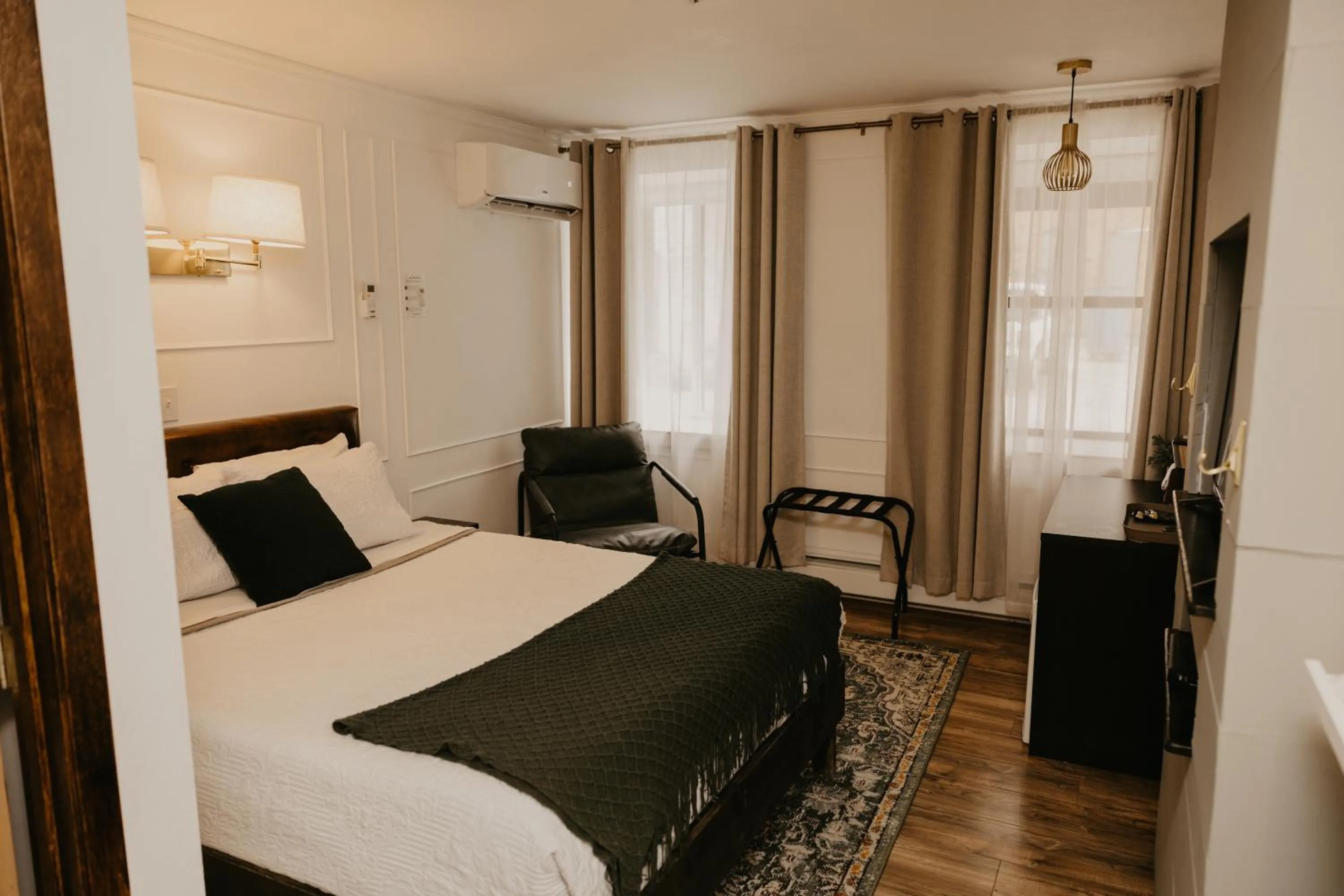 The Brooks Hotel Restaurant and Lounge