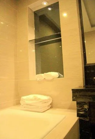 Bed in Huai'an Jinling Hotel