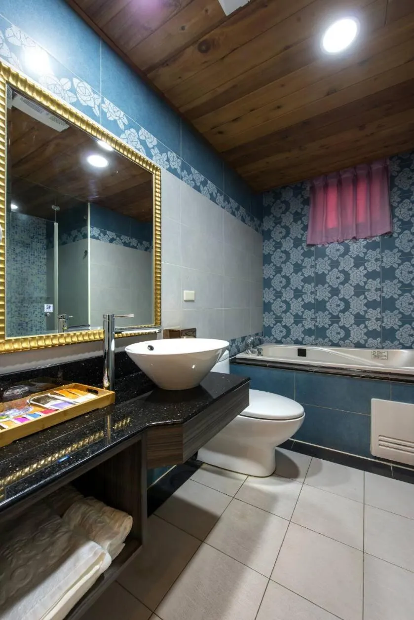 Shower in Point Motel