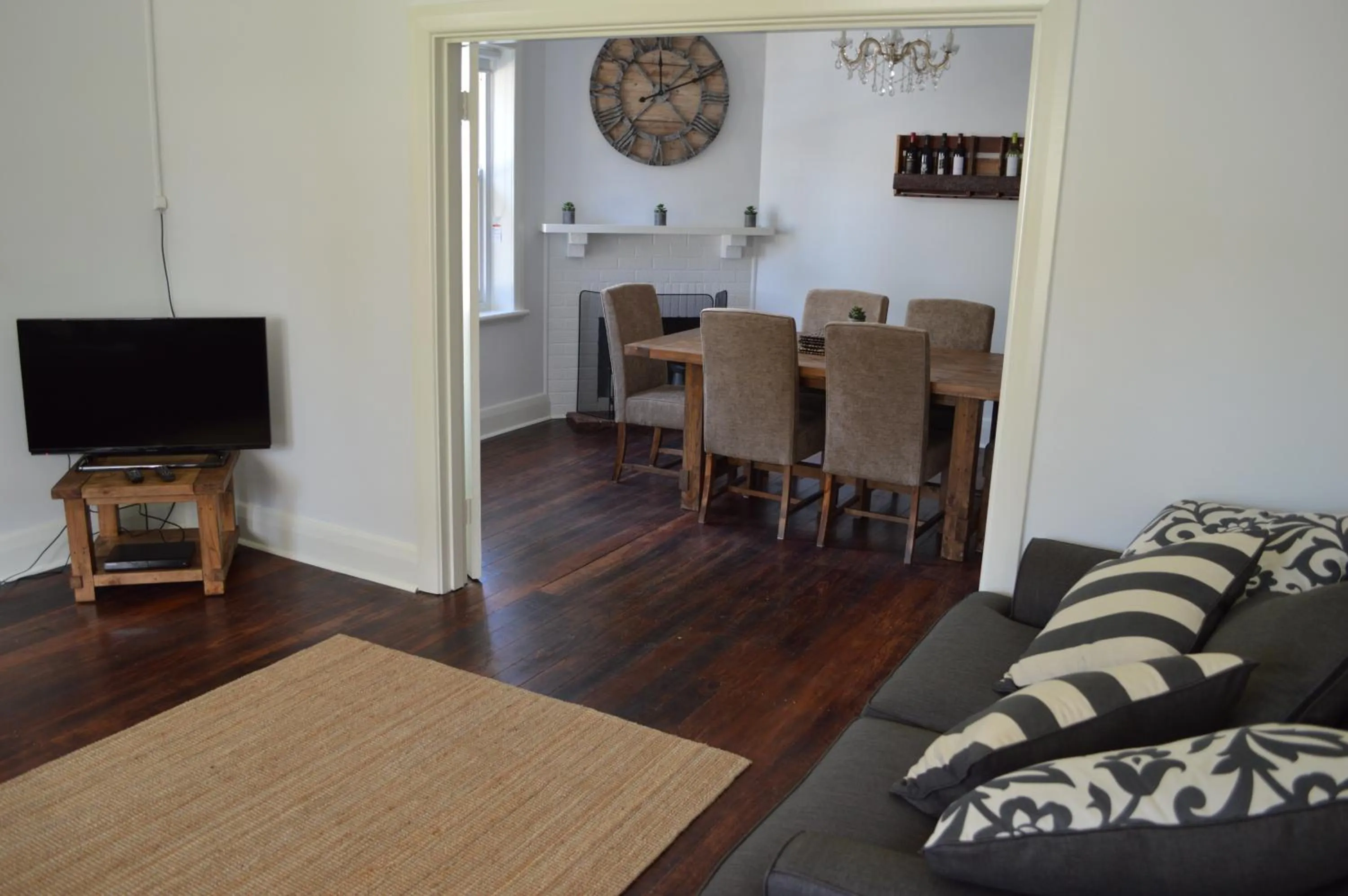 Communal lounge/ TV room in Two Cow Cottage Bed & Breakfast