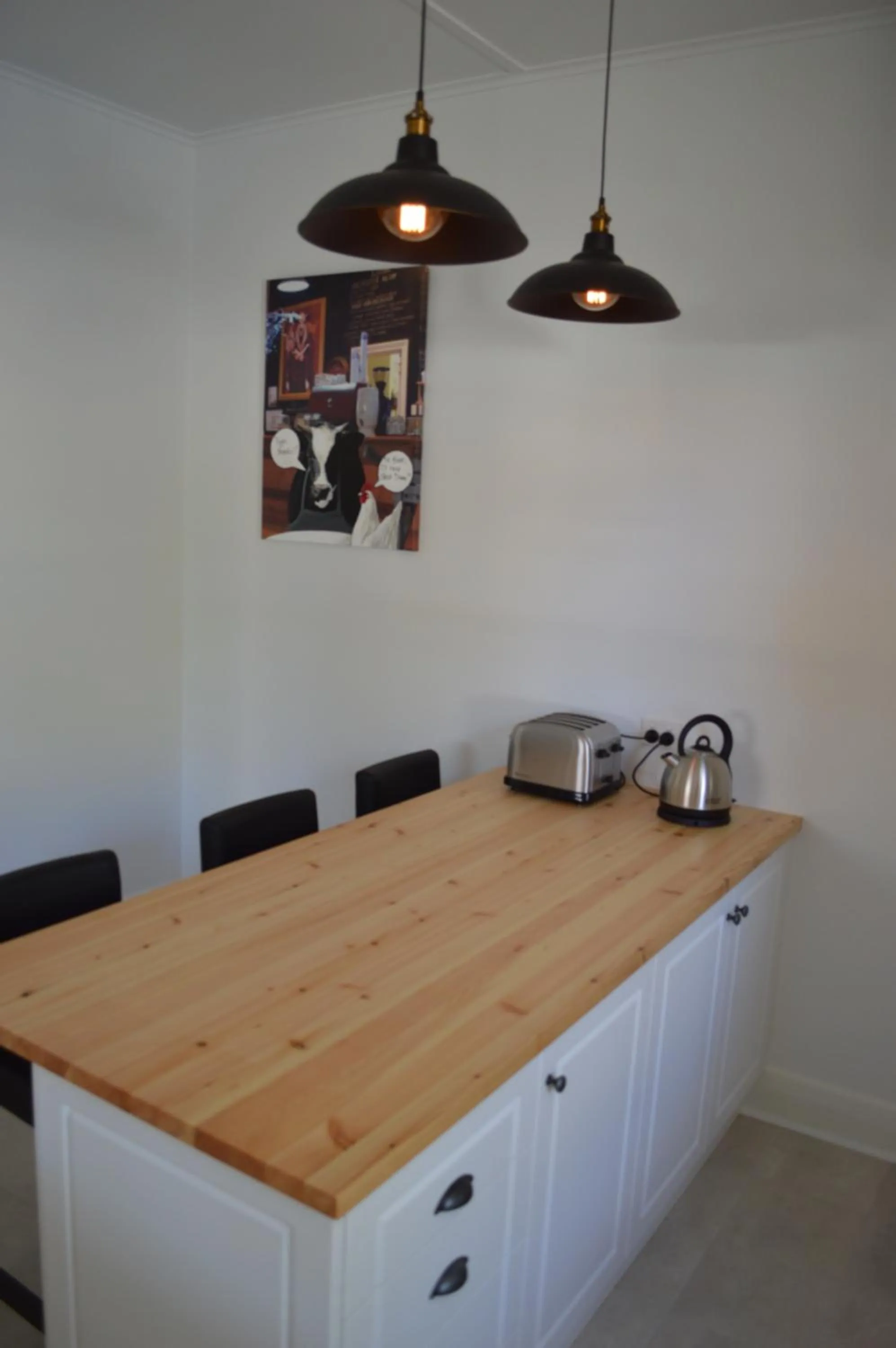 Kitchen or kitchenette in Two Cow Cottage Bed & Breakfast