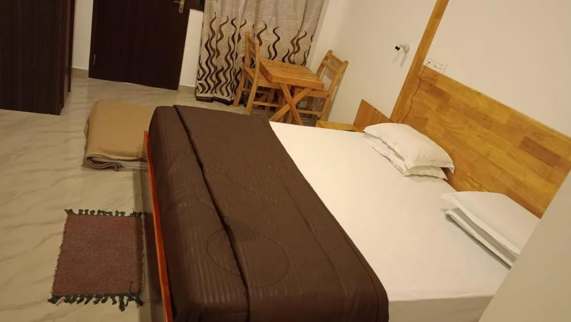 Bedroom, Bed in Coconhuts Beach Resort