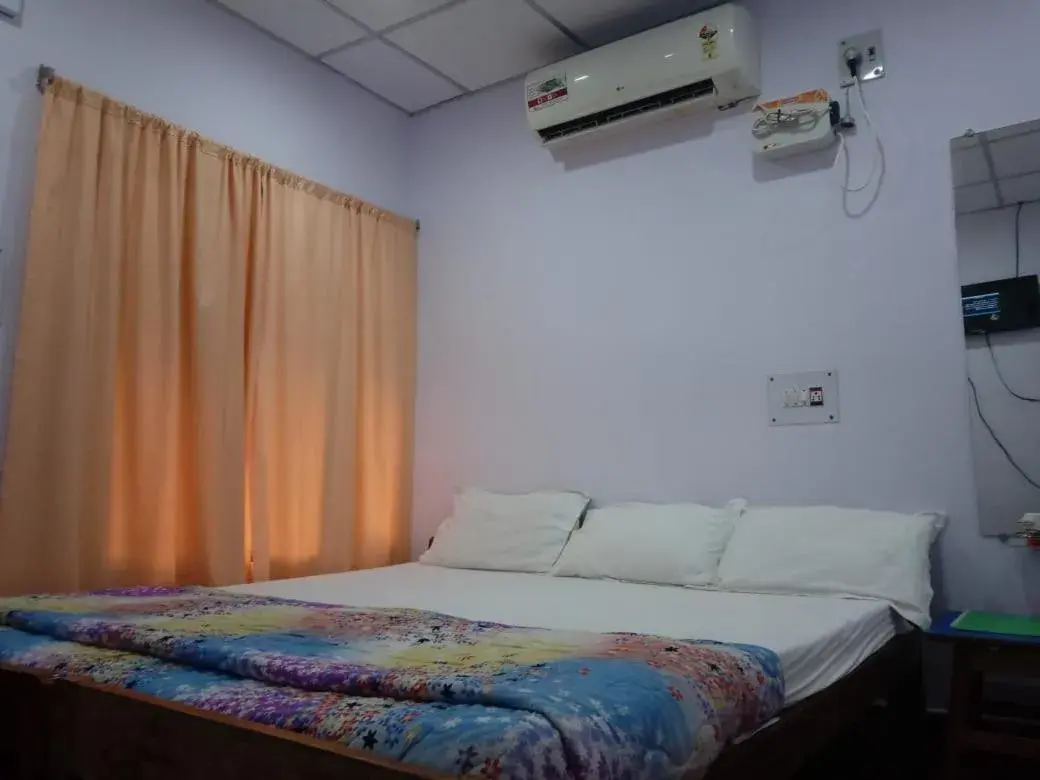 Bedroom, Bed in Coconhuts Beach Resort Bedroom, Bed in Coconhuts Beach Resort