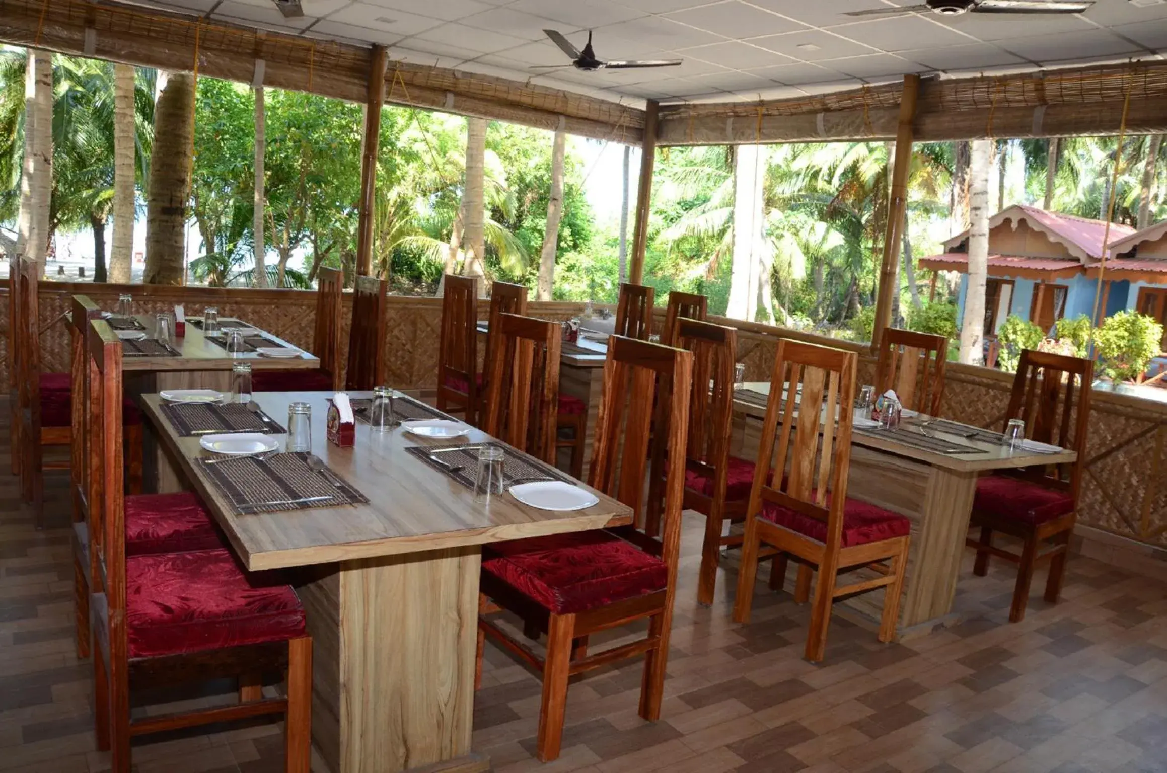 Restaurant/places to eat in Coconhuts Beach Resort Restaurant/places to eat in Coconhuts Beach Resort