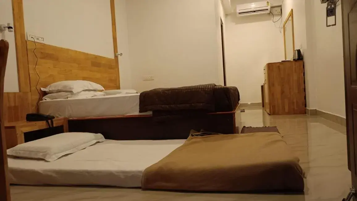 Bedroom, Bed in Coconhuts Beach Resort Bedroom, Bed in Coconhuts Beach Resort