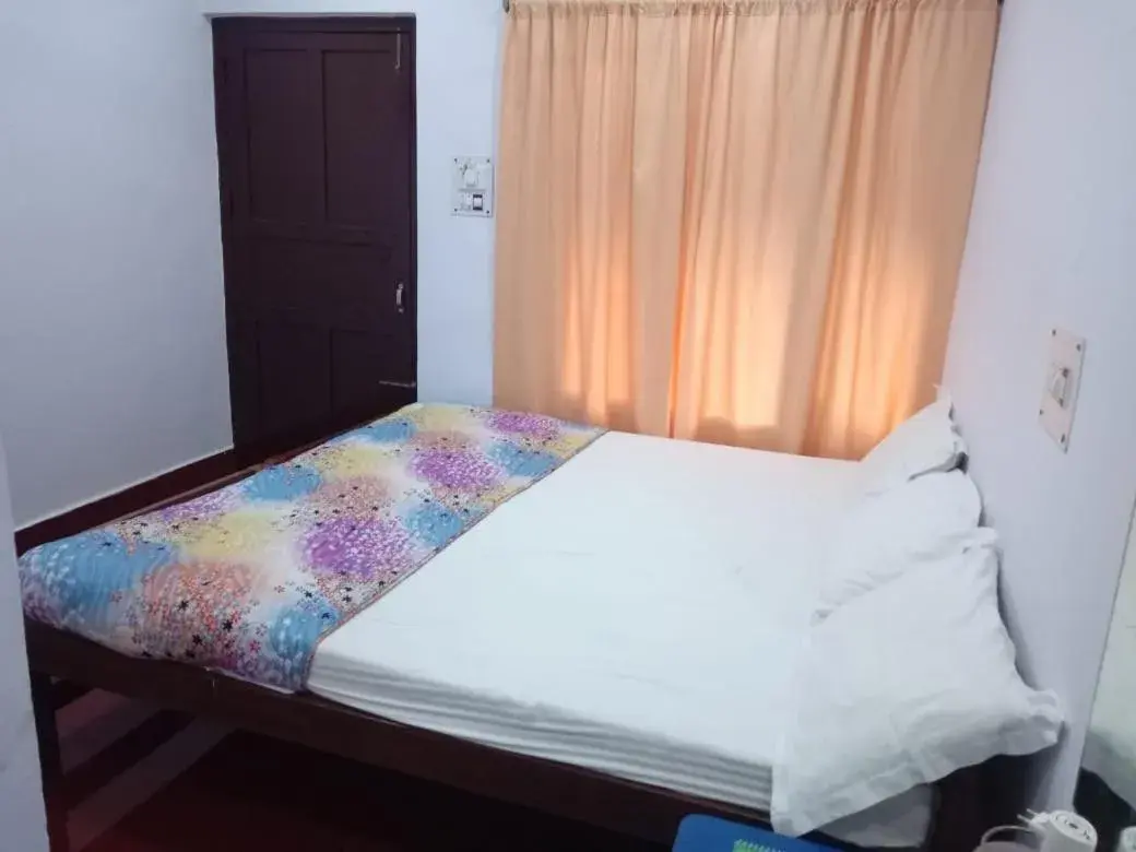 Bedroom, Bed in Coconhuts Beach Resort Bedroom, Bed in Coconhuts Beach Resort