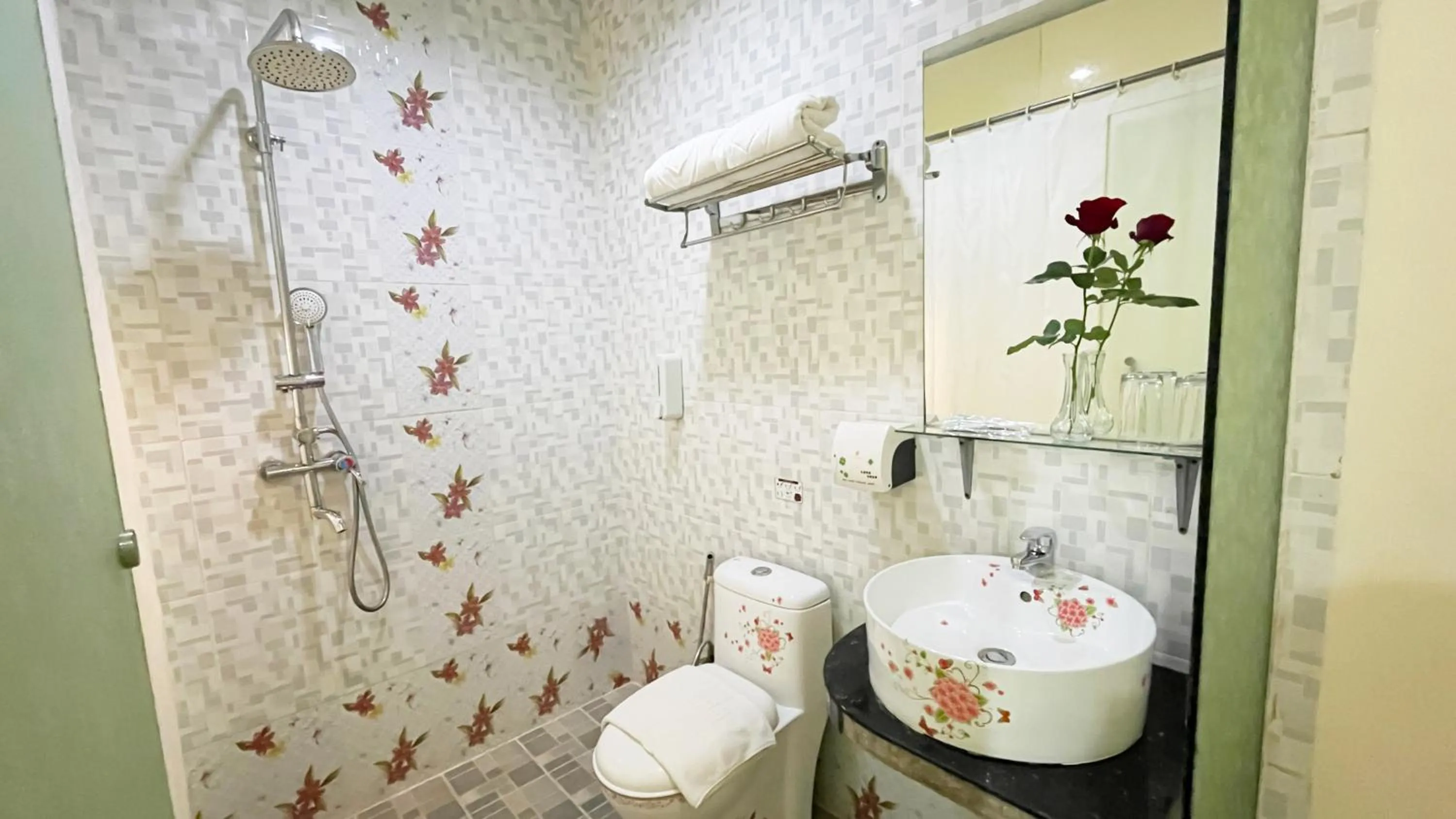 Shower in Sahid Vanilla Nagoya Batam