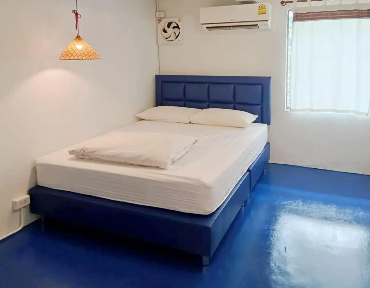 Double Room with Shared Bathroom in Hoft Hostel Bangkok Double Room with Shared Bathroom in Hoft Hostel Bangkok