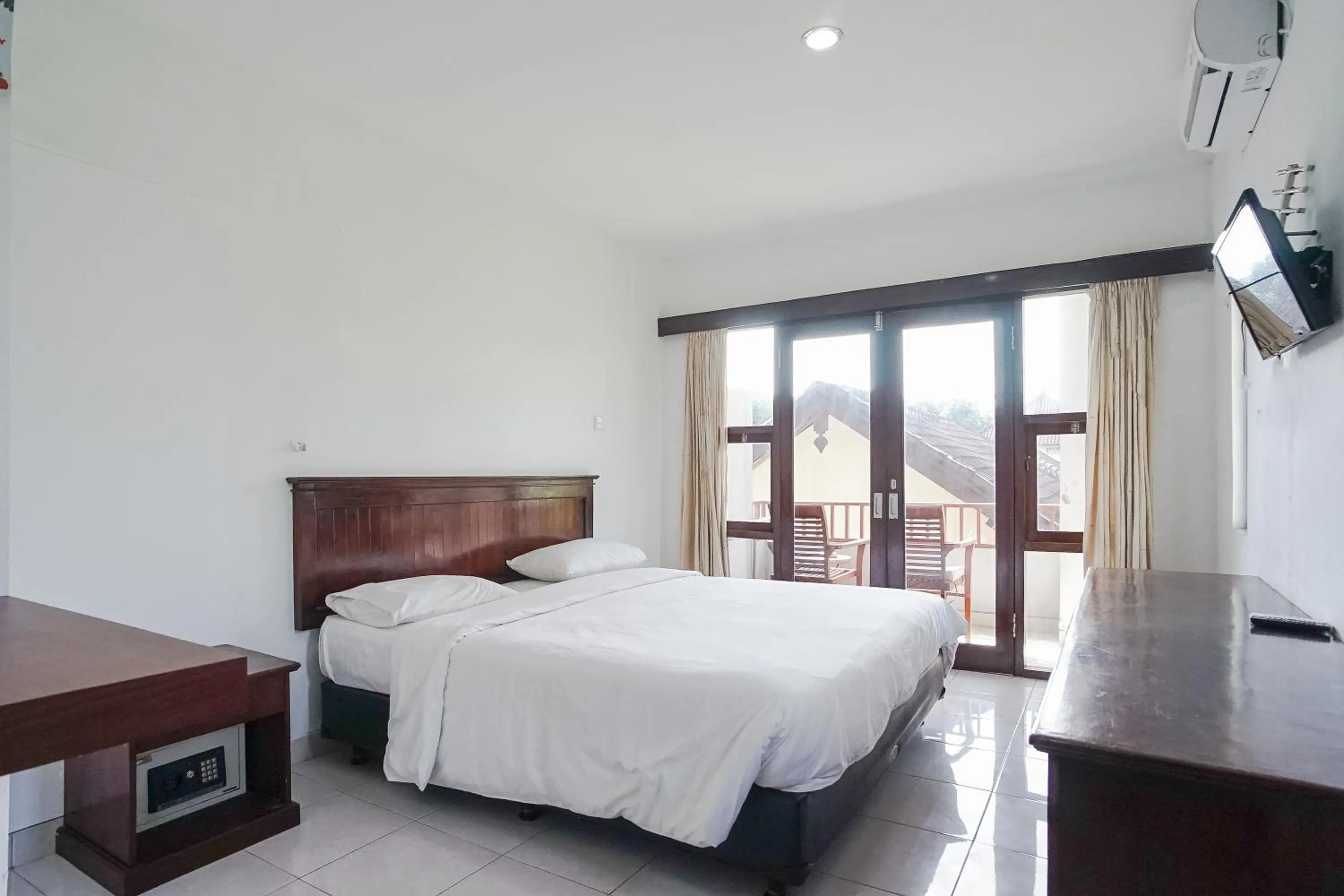 Bed in Indopurejoy House - Komala Indah Cottages