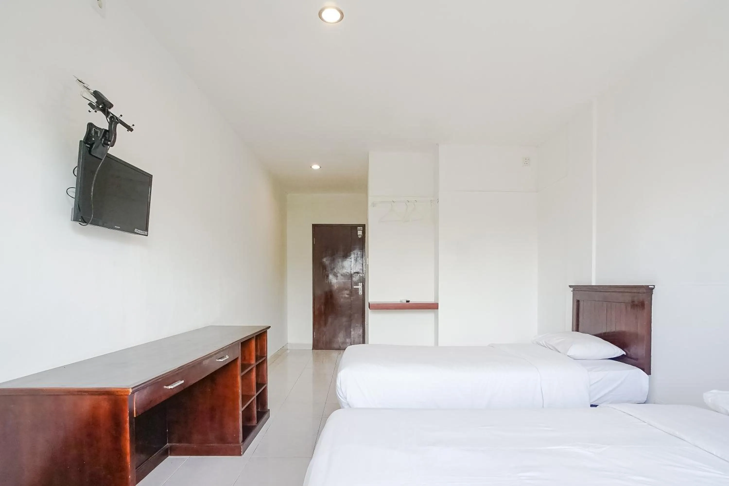Bed in Indopurejoy House - Komala Indah Cottages